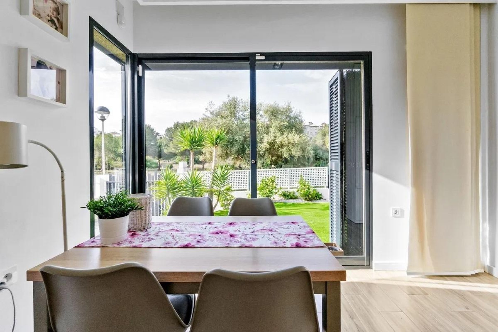 Odsprzedaż - Villa -
Orihuela Costa - La Zenia