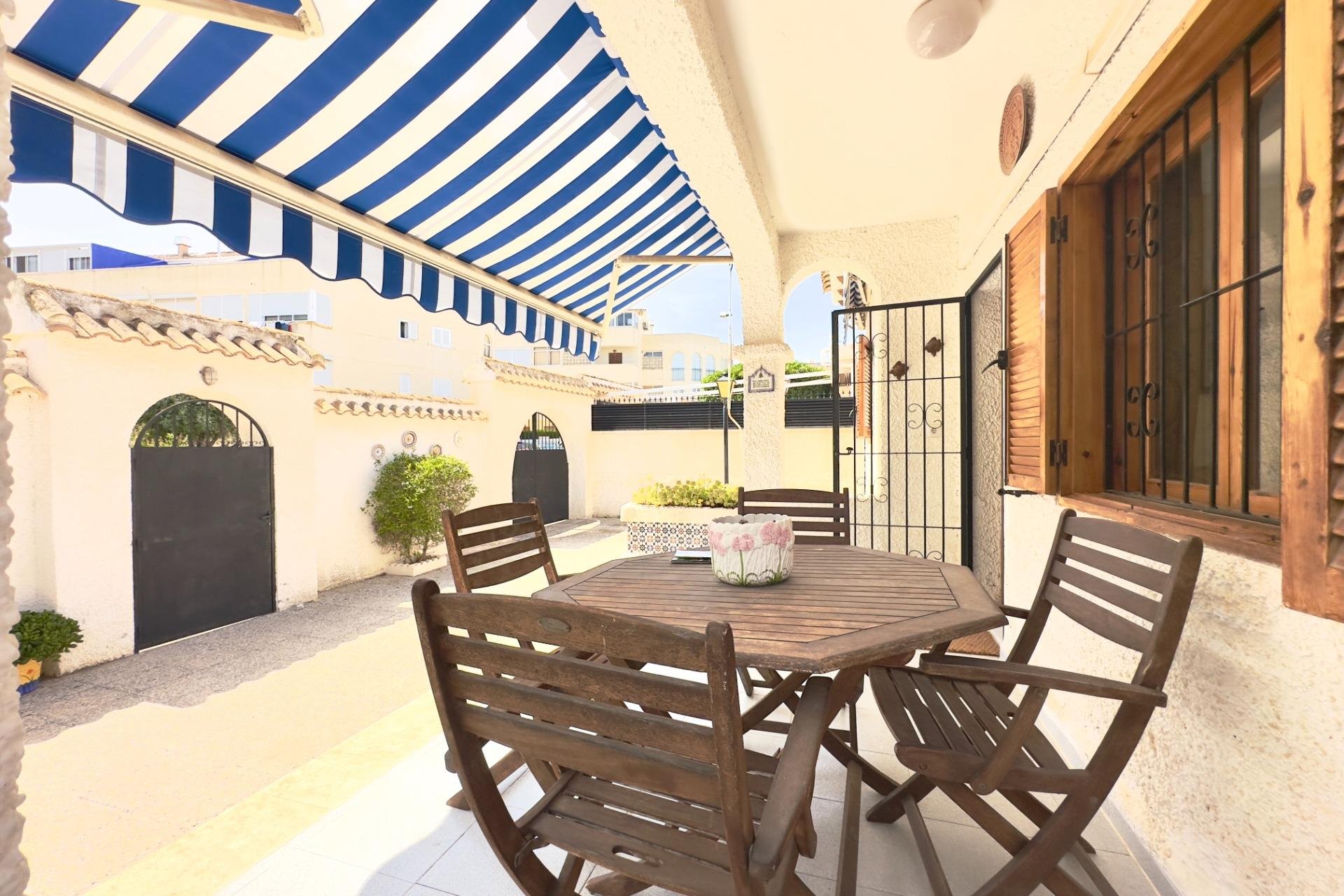 Odsprzedaż - Villa -
Orihuela Costa - La Zenia