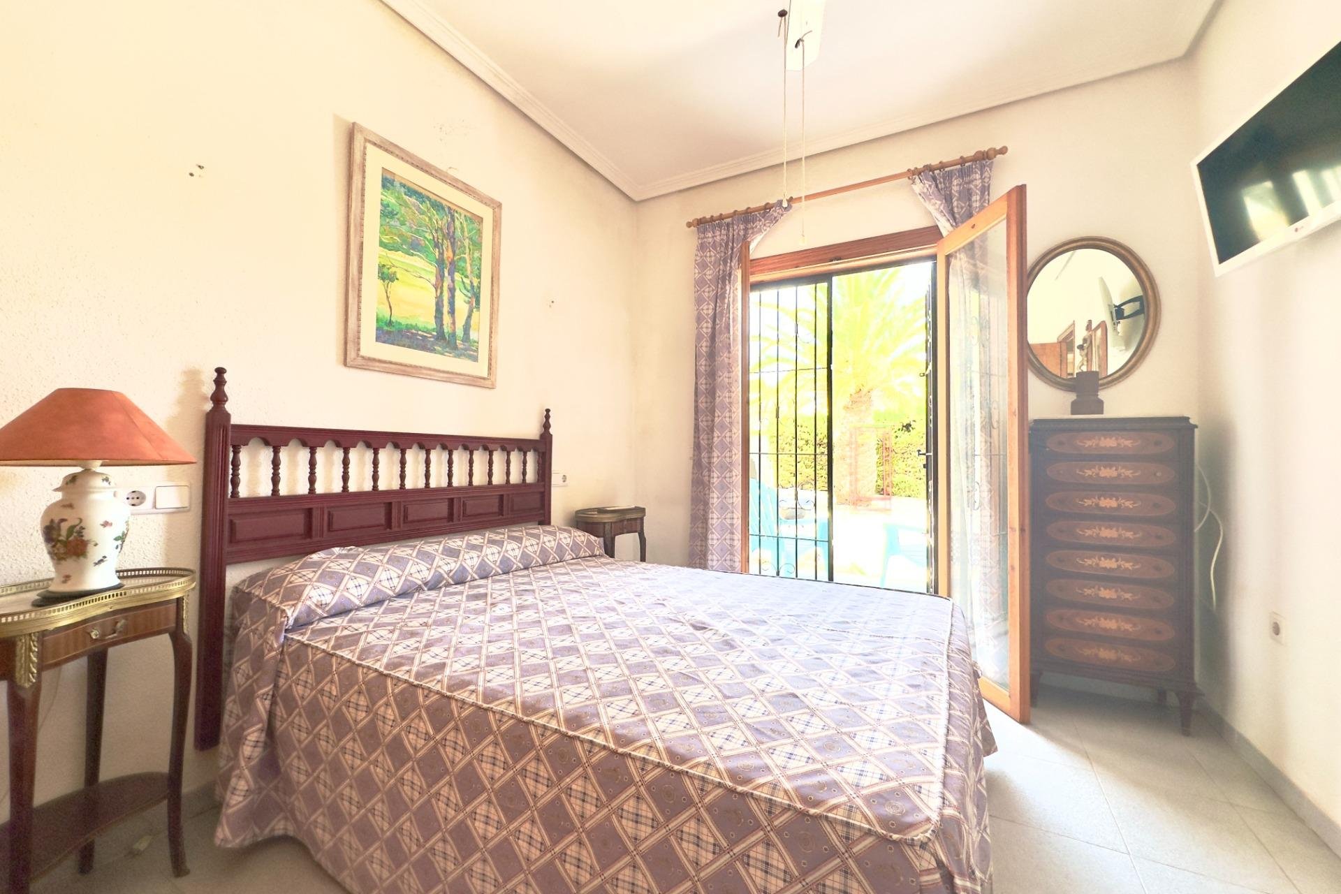 Odsprzedaż - Villa -
Orihuela Costa - La Zenia