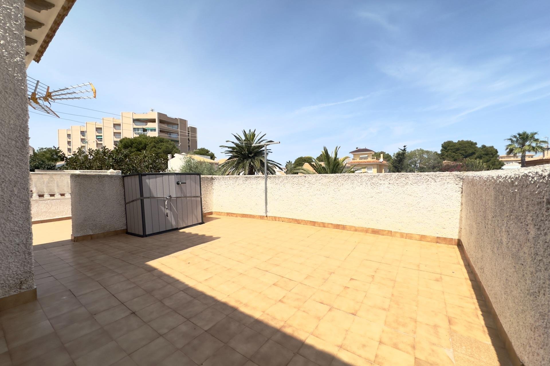 Odsprzedaż - Villa -
Orihuela Costa - La Zenia