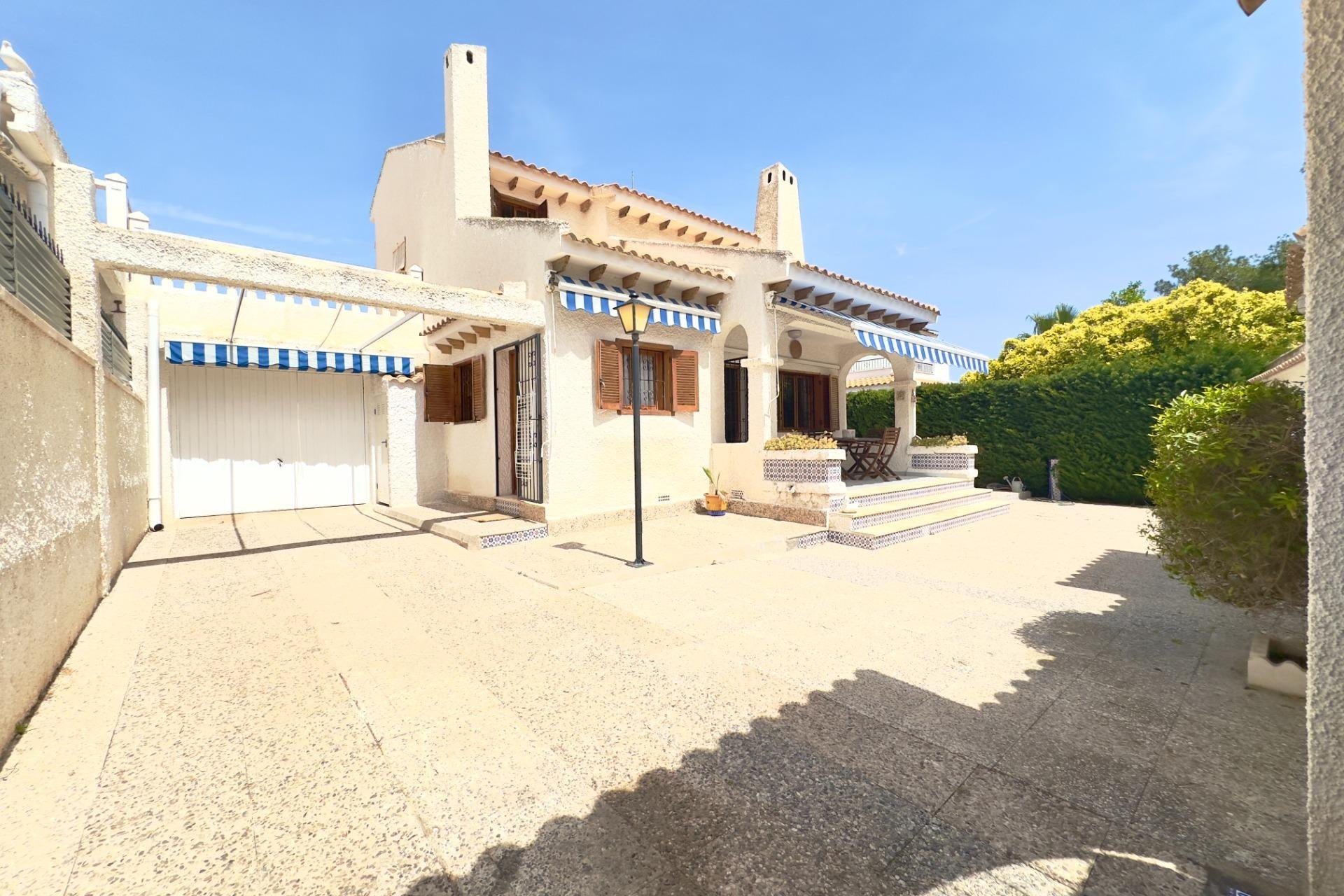 Odsprzedaż - Villa -
Orihuela Costa - La Zenia