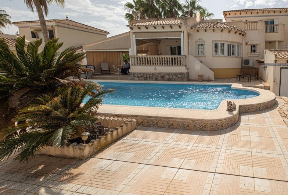 Odsprzedaż - Villa -
Orihuela Costa - Las Ramblas