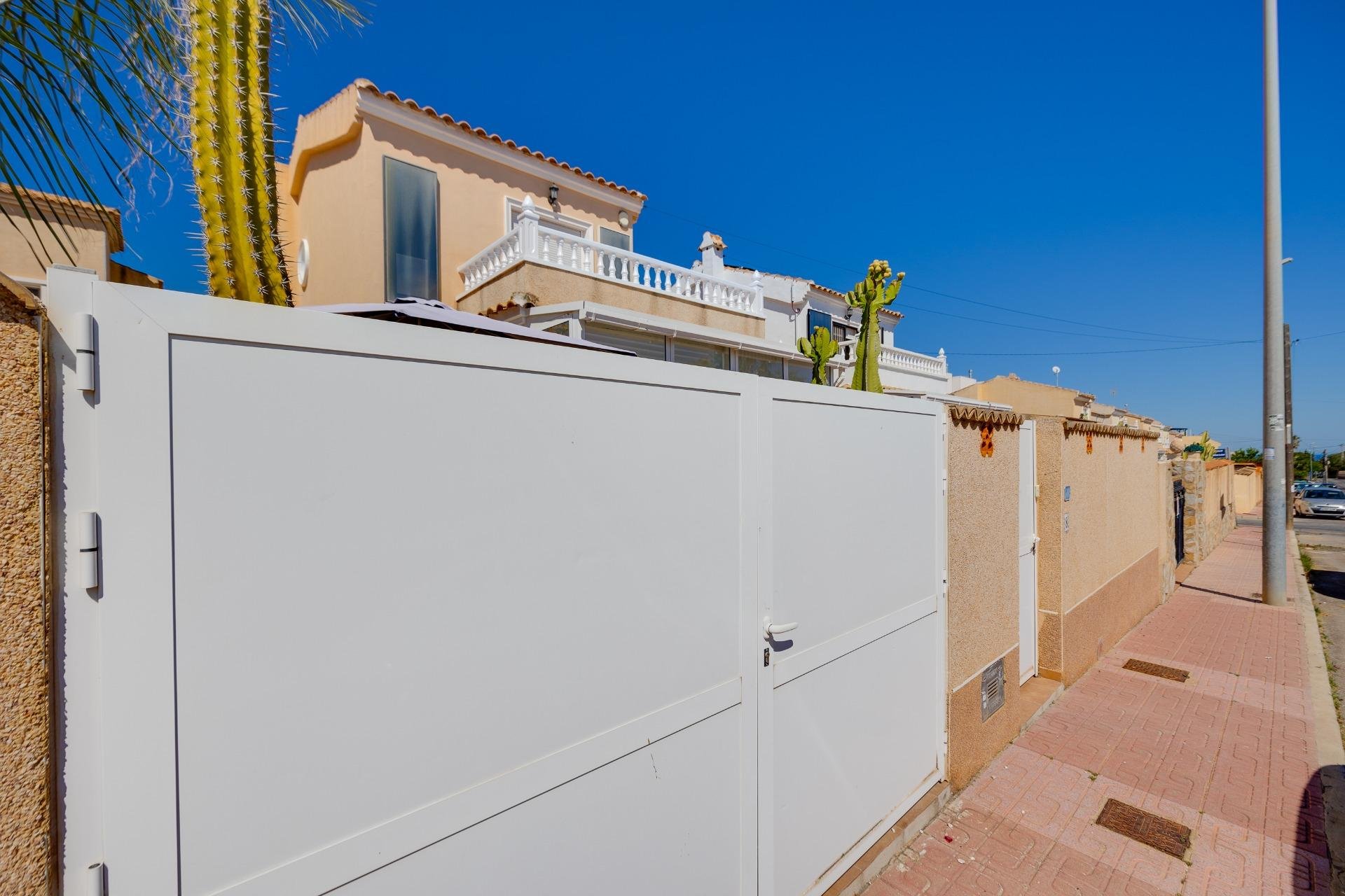 Odsprzedaż - Villa -
Orihuela Costa - Lomas de Don Juan