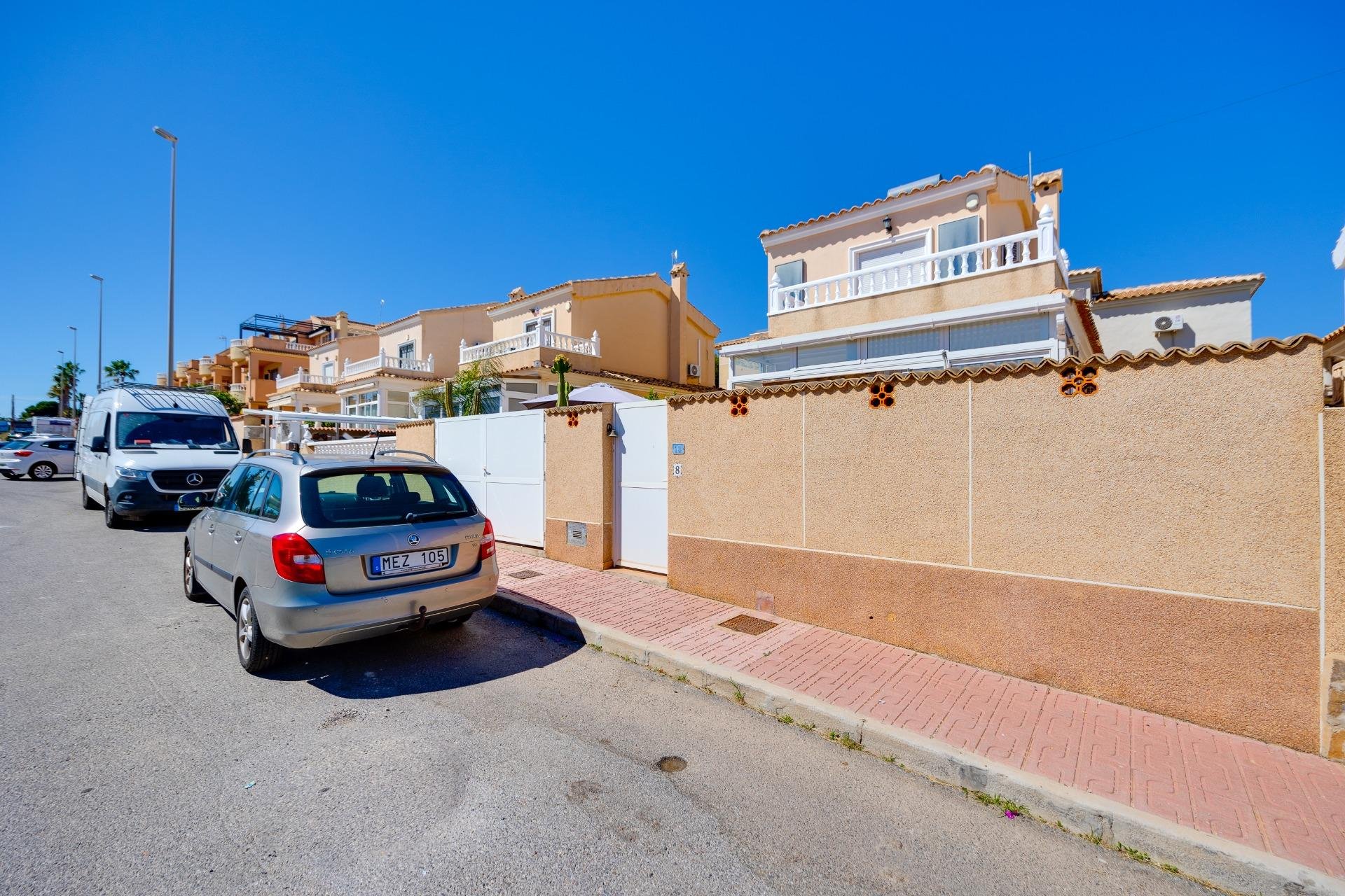 Odsprzedaż - Villa -
Orihuela Costa - Lomas de Don Juan
