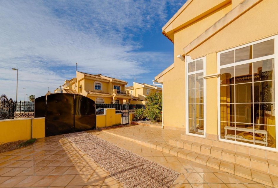 Odsprzedaż - Villa -
Orihuela Costa - Playa Flamenca