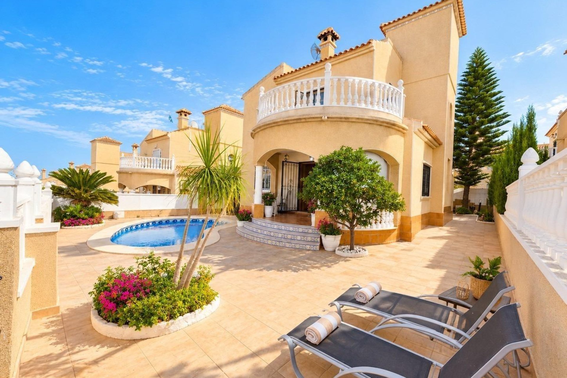 Odsprzedaż - Villa -
Orihuela Costa - Villamartín-Las Filipinas