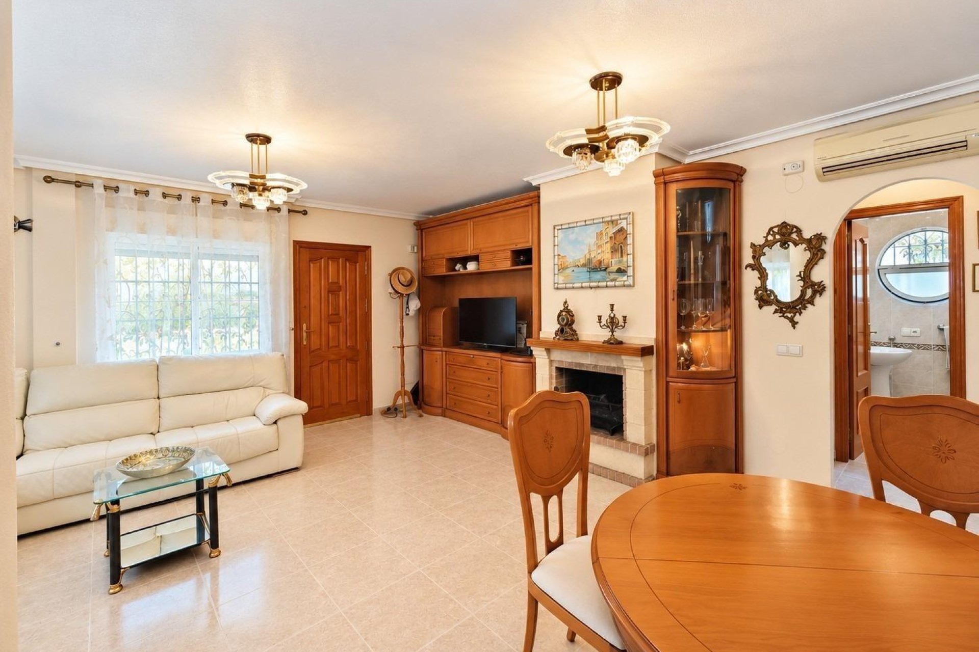Odsprzedaż - Villa -
Orihuela Costa - Villamartín-Las Filipinas