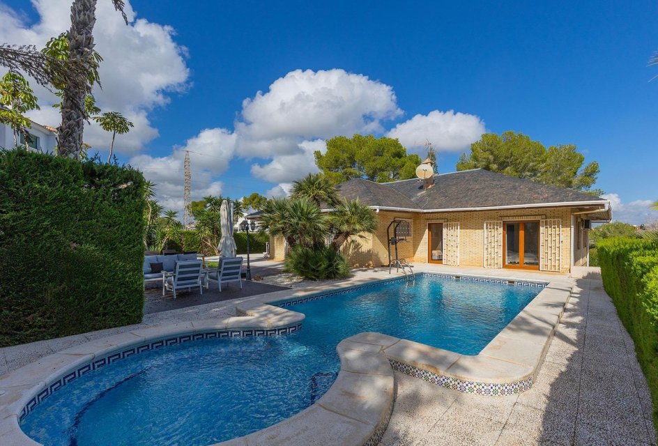 Odsprzedaż - Villa -
Orihuela Costa - Villamartín