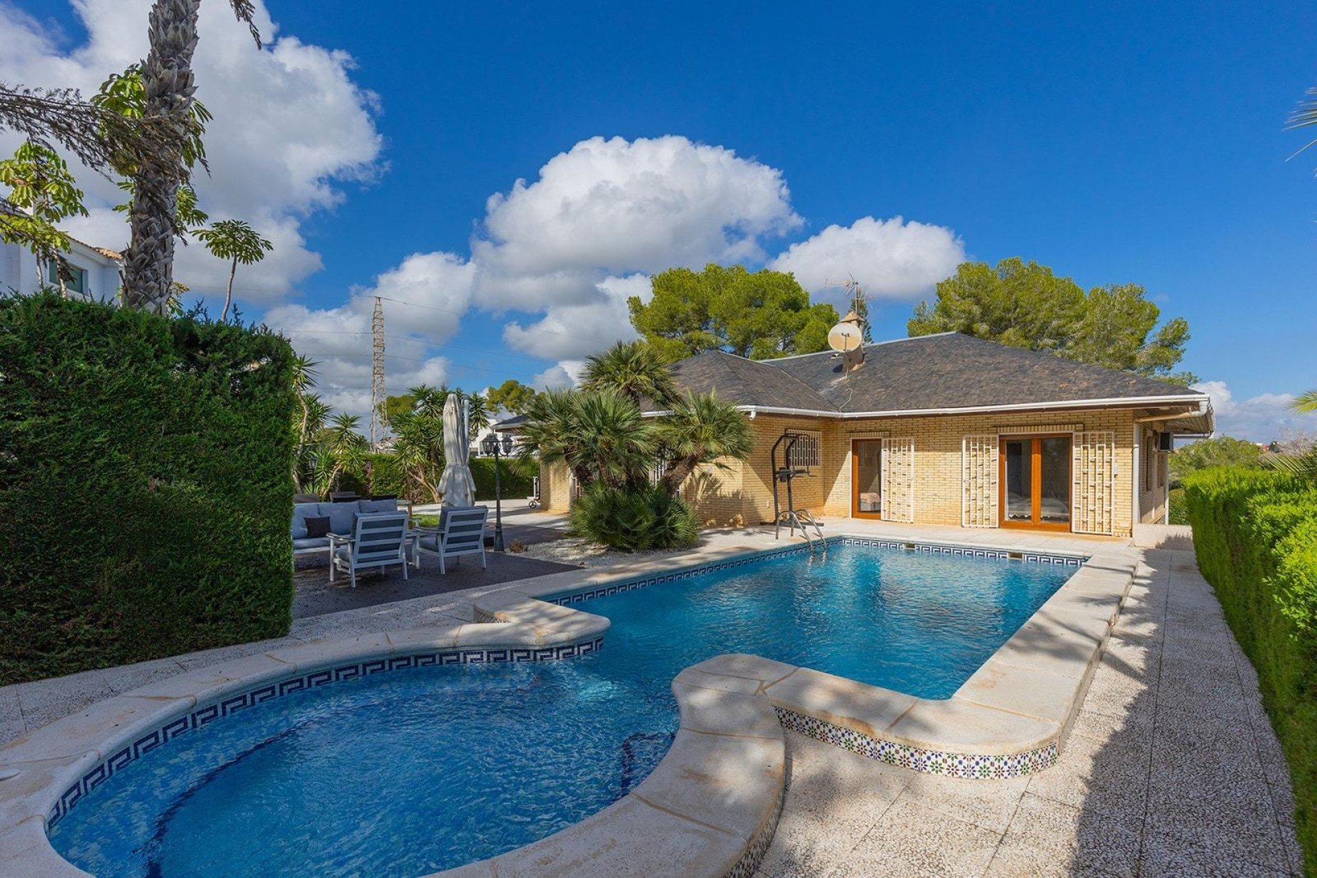 Odsprzedaż - Villa -
Orihuela Costa - Villamartín