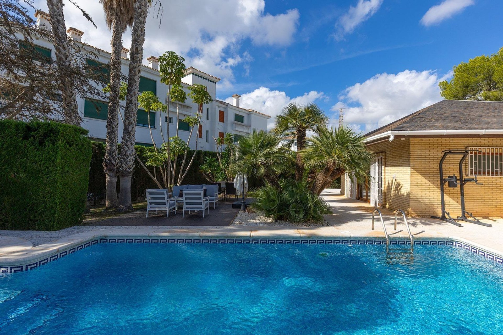 Odsprzedaż - Villa -
Orihuela Costa - Villamartín