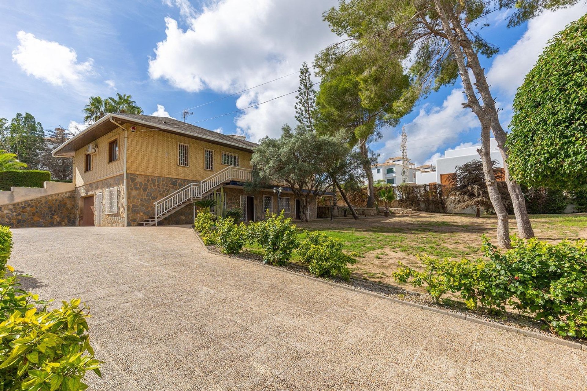 Odsprzedaż - Villa -
Orihuela Costa - Villamartín