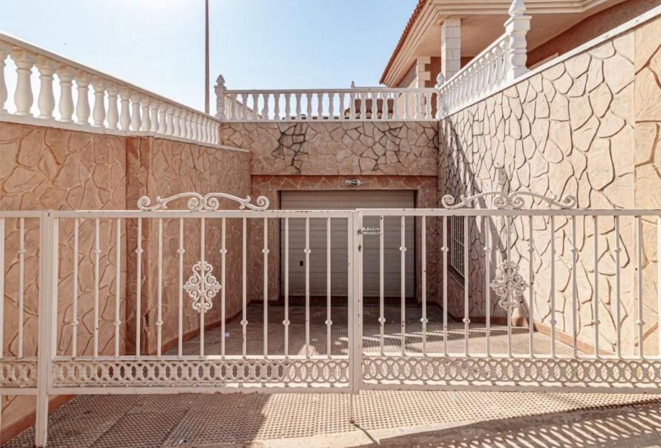 Odsprzedaż - Villa -
Torrevieja - Los Balcones - Los Altos del Edén