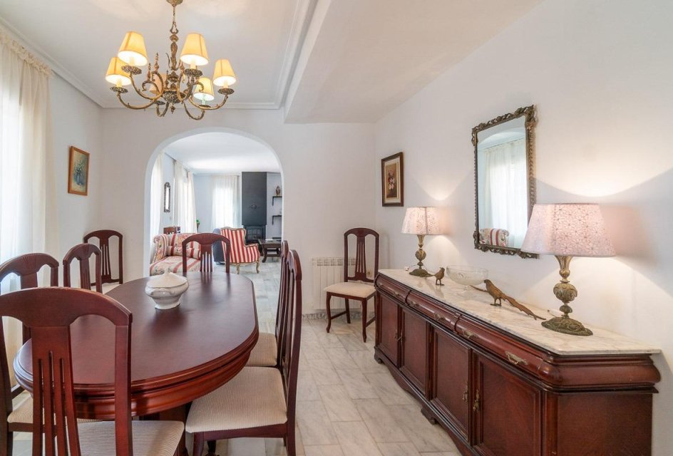 Odsprzedaż - Villa -
Torrevieja - Playa de la mata