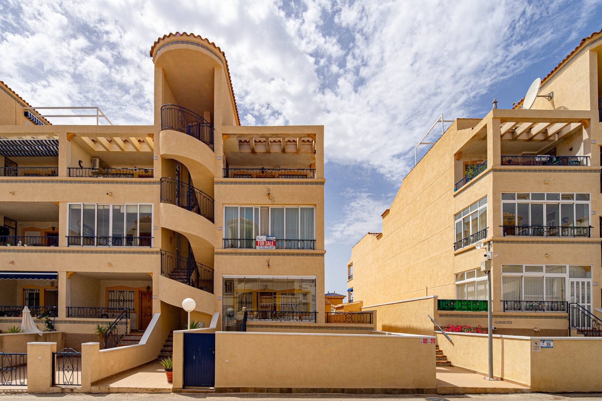 Resale - Apartament -
Punta Prima