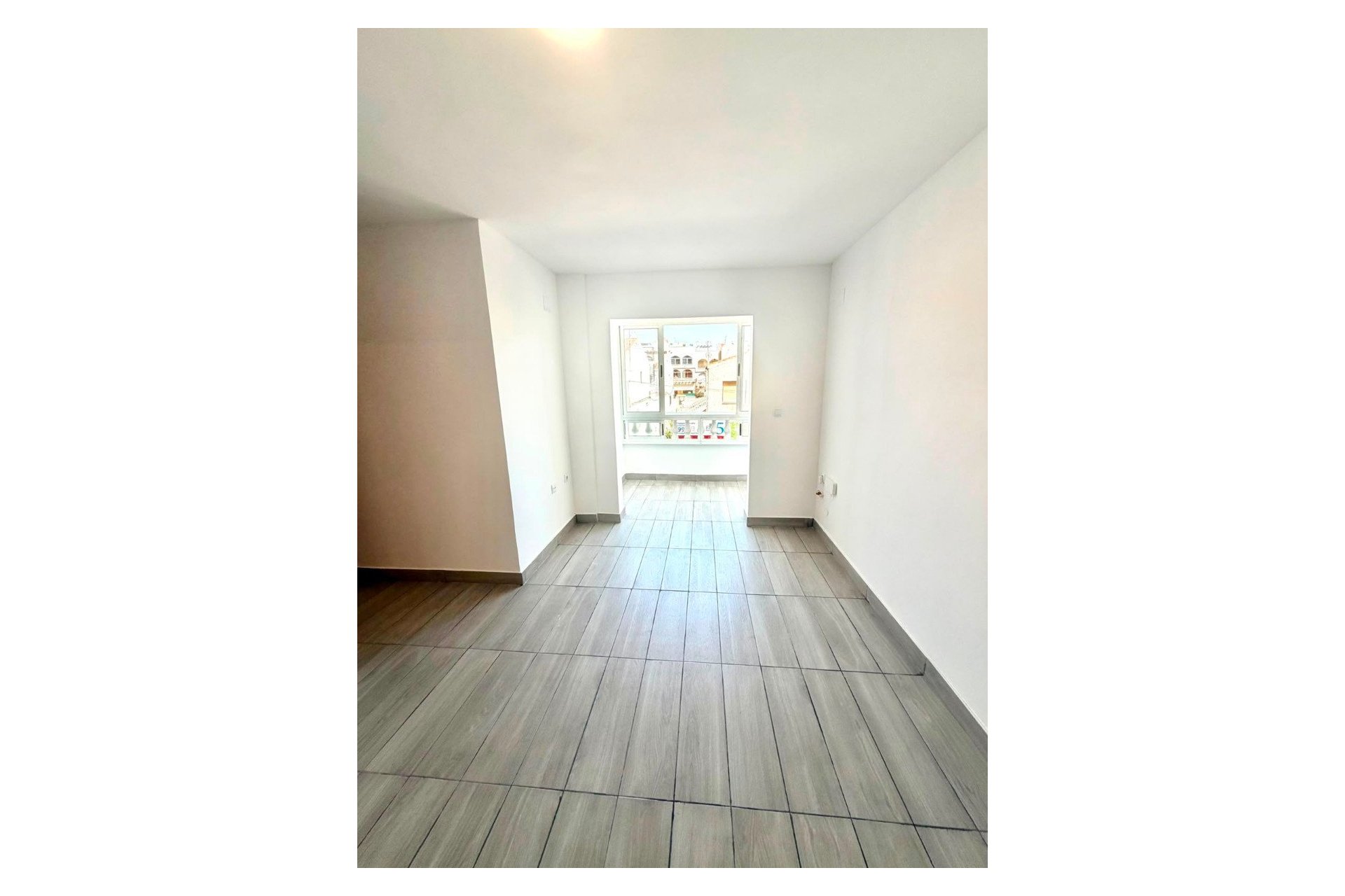 Resale - Apartamento -
Torrevieja Centro - Torrevieja