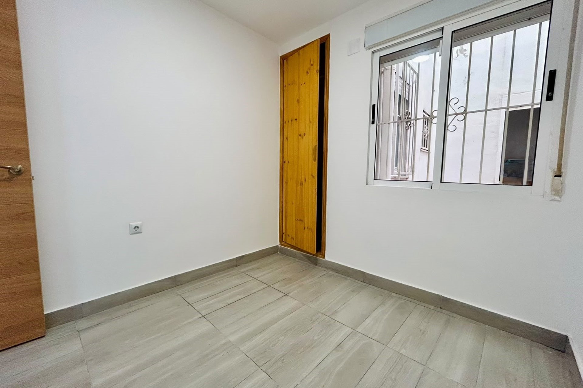 Resale - Apartamento -
Torrevieja Centro - Torrevieja
