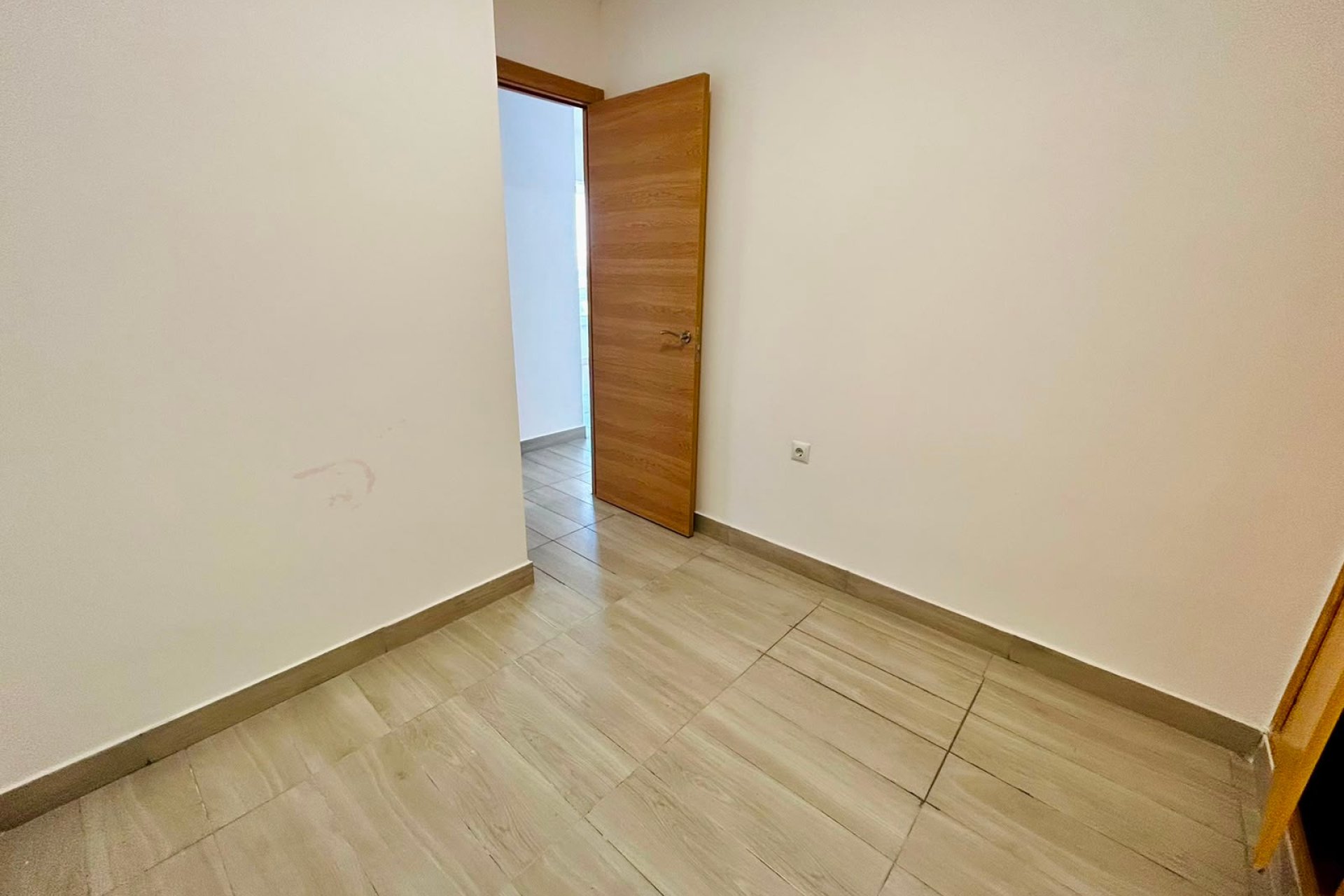 Resale - Apartamento -
Torrevieja Centro - Torrevieja
