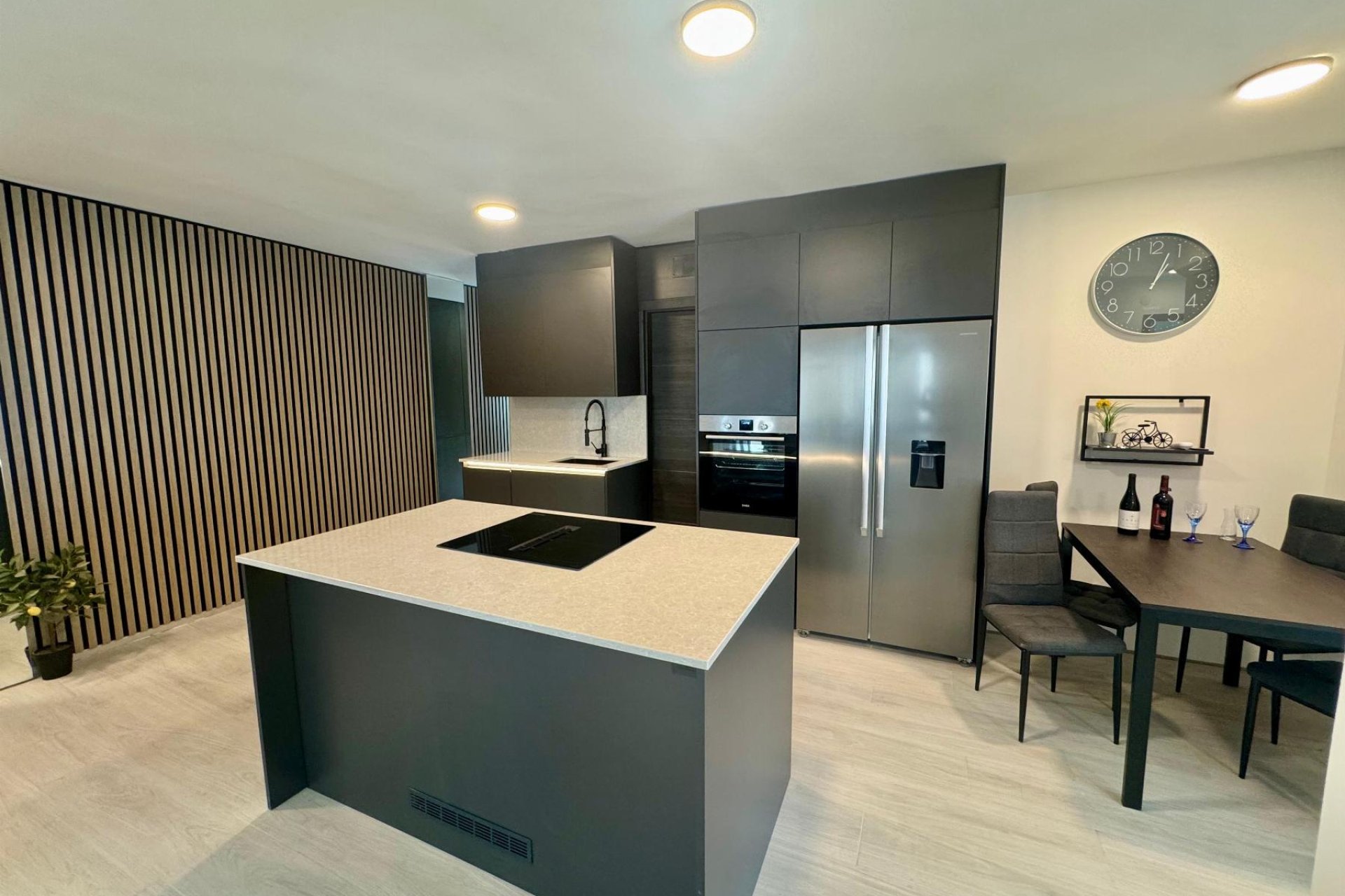 Resale - Apartamento -
Torrevieja - CLUB NAUTICO TORREVIEJA