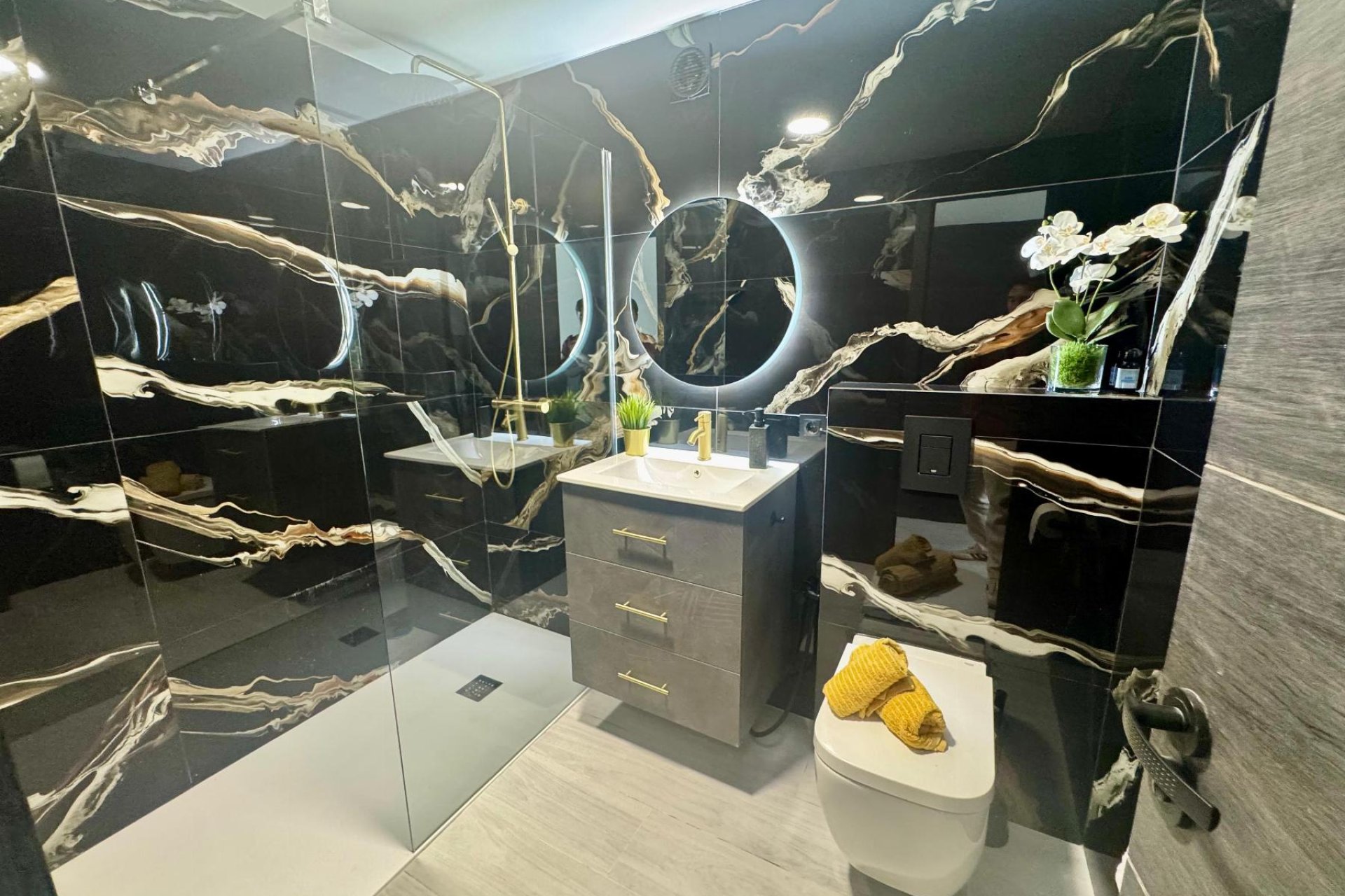 Resale - Apartamento -
Torrevieja - CLUB NAUTICO TORREVIEJA