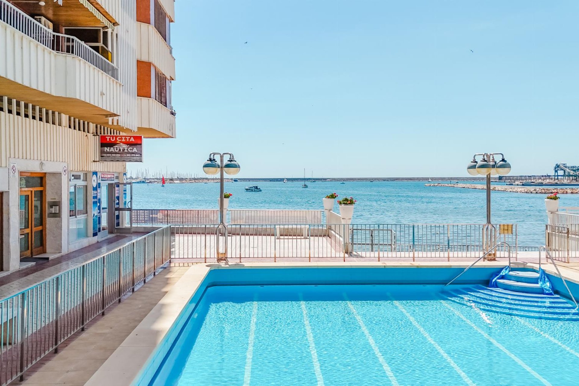 Resale - Apartamento -
Torrevieja - Playa de La Acequion