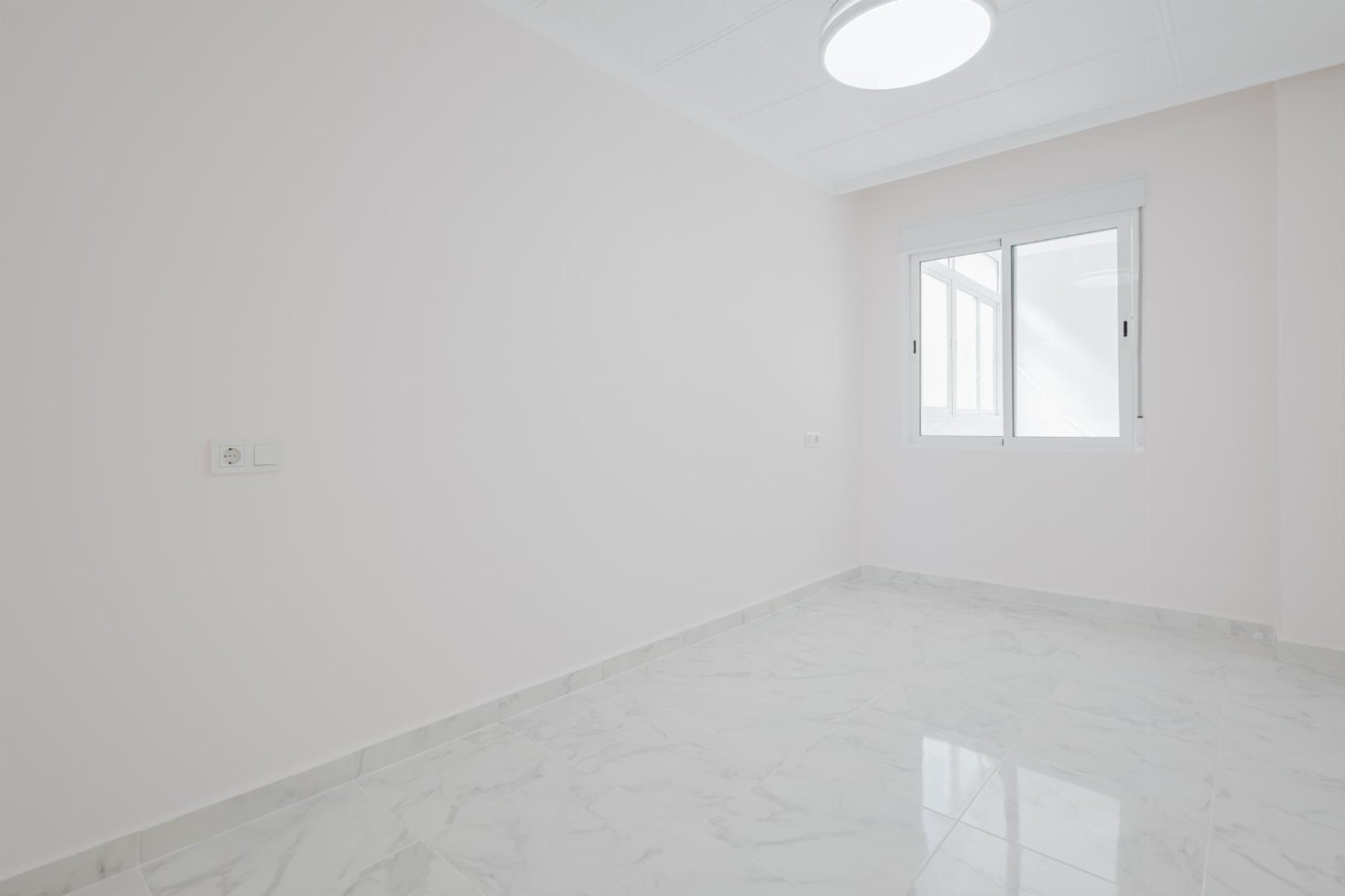 Resale - Apartamento -
Torrevieja - Playa de La Acequion