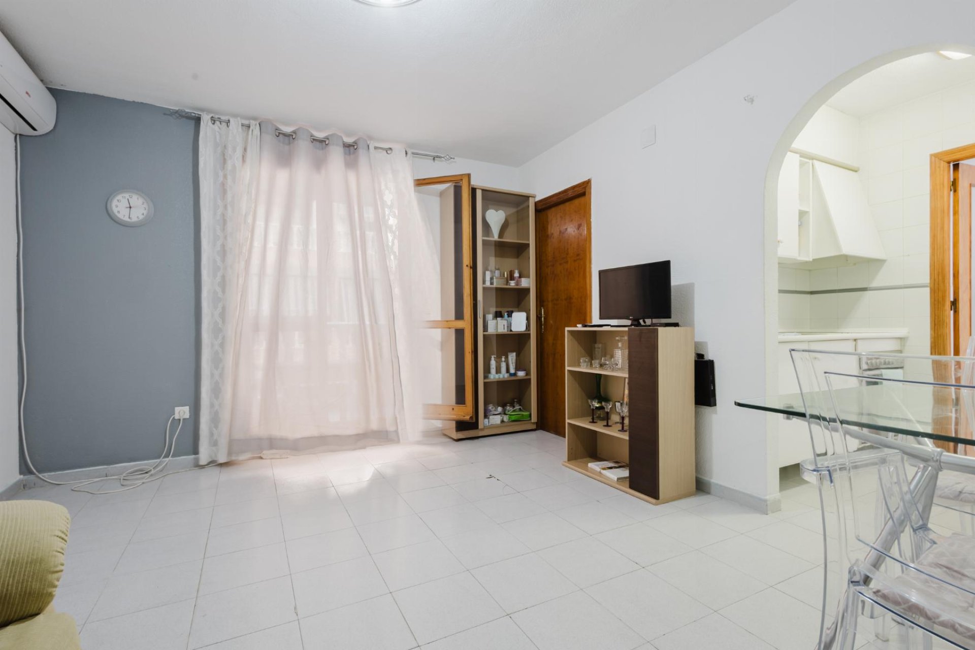 Resale - Apartamento -
Torrevieja - Playa de La Acequion