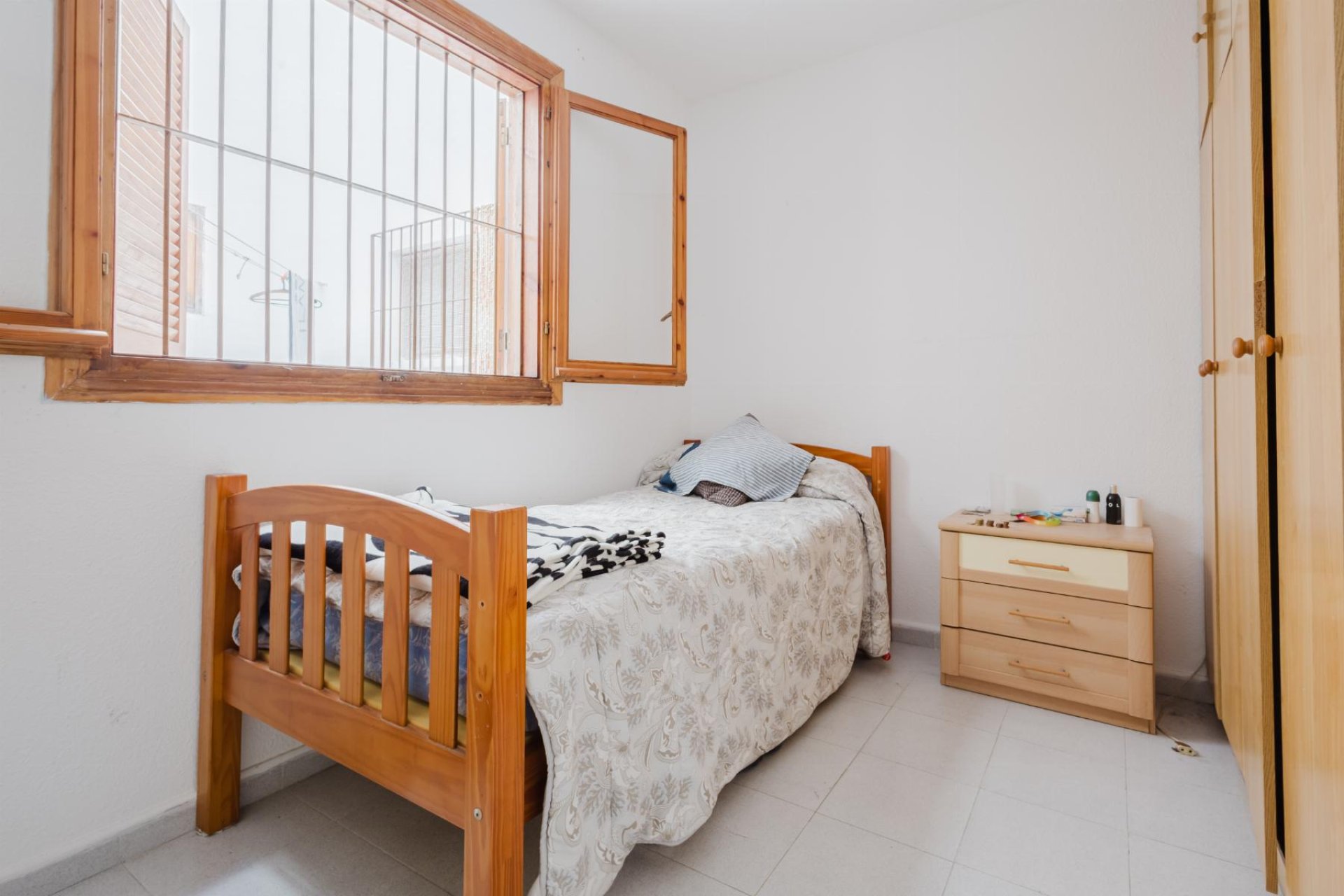 Resale - Apartamento -
Torrevieja - Playa de La Acequion