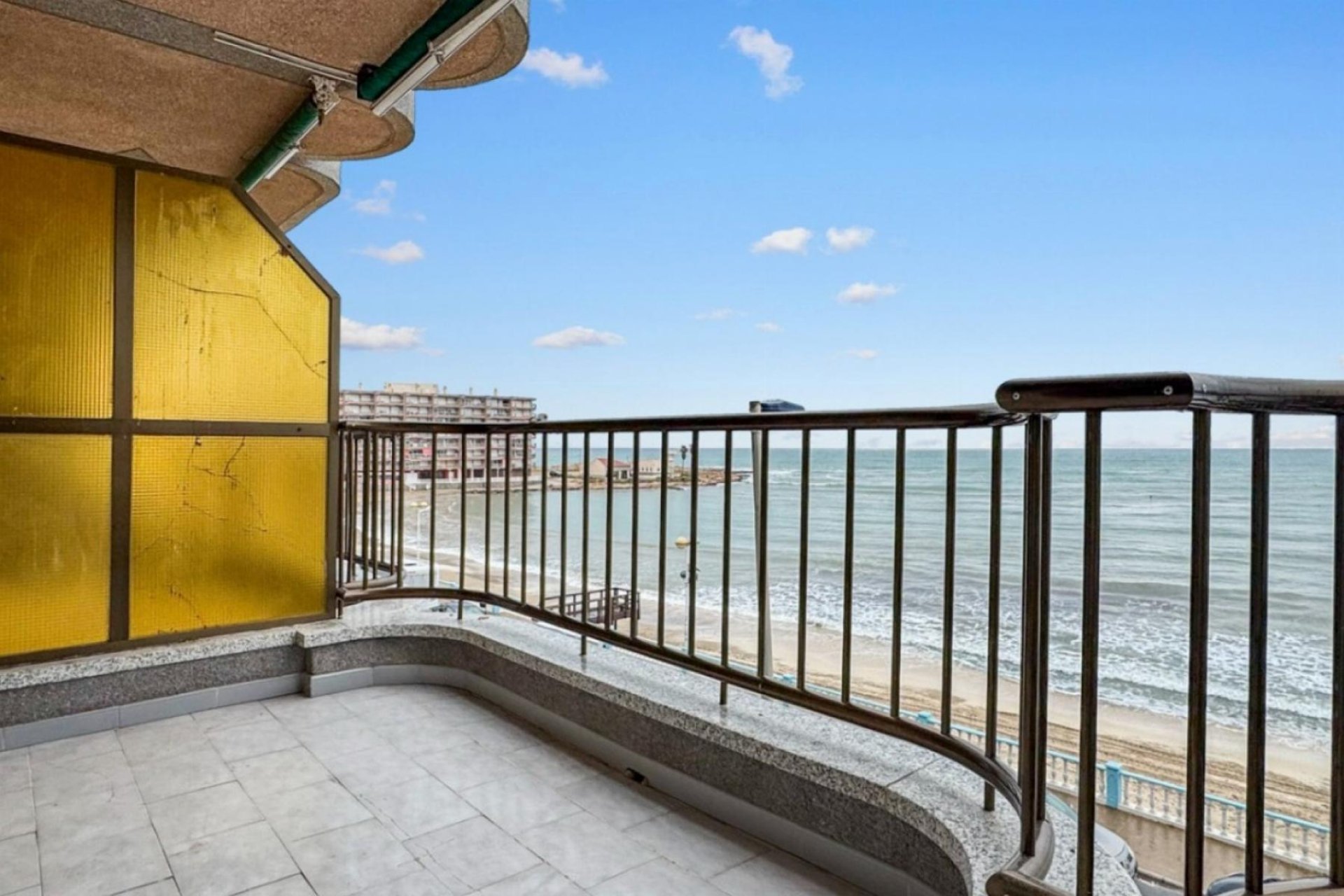 Resale - Apartamento -
Torrevieja - Playa de los Locos