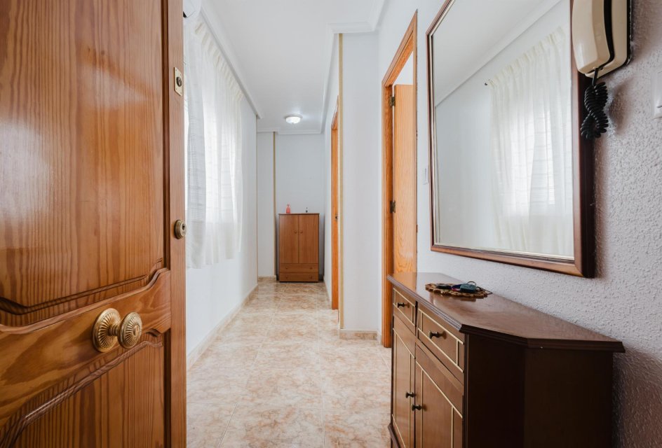 Resale - Apartamento -
Torrevieja - Playa de los Naufragos