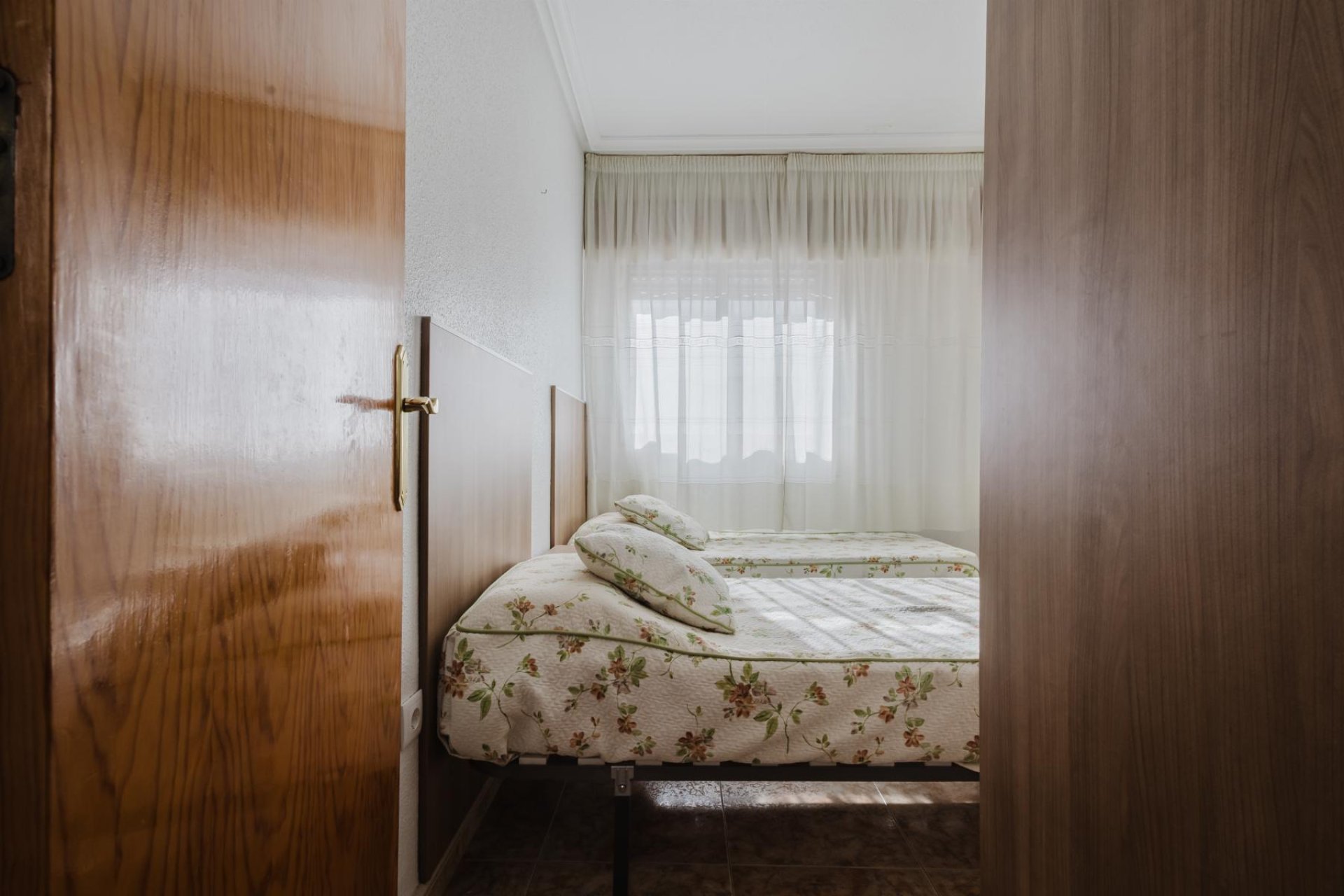 Resale - Apartamento -
Torrevieja - Playa de los Naufragos