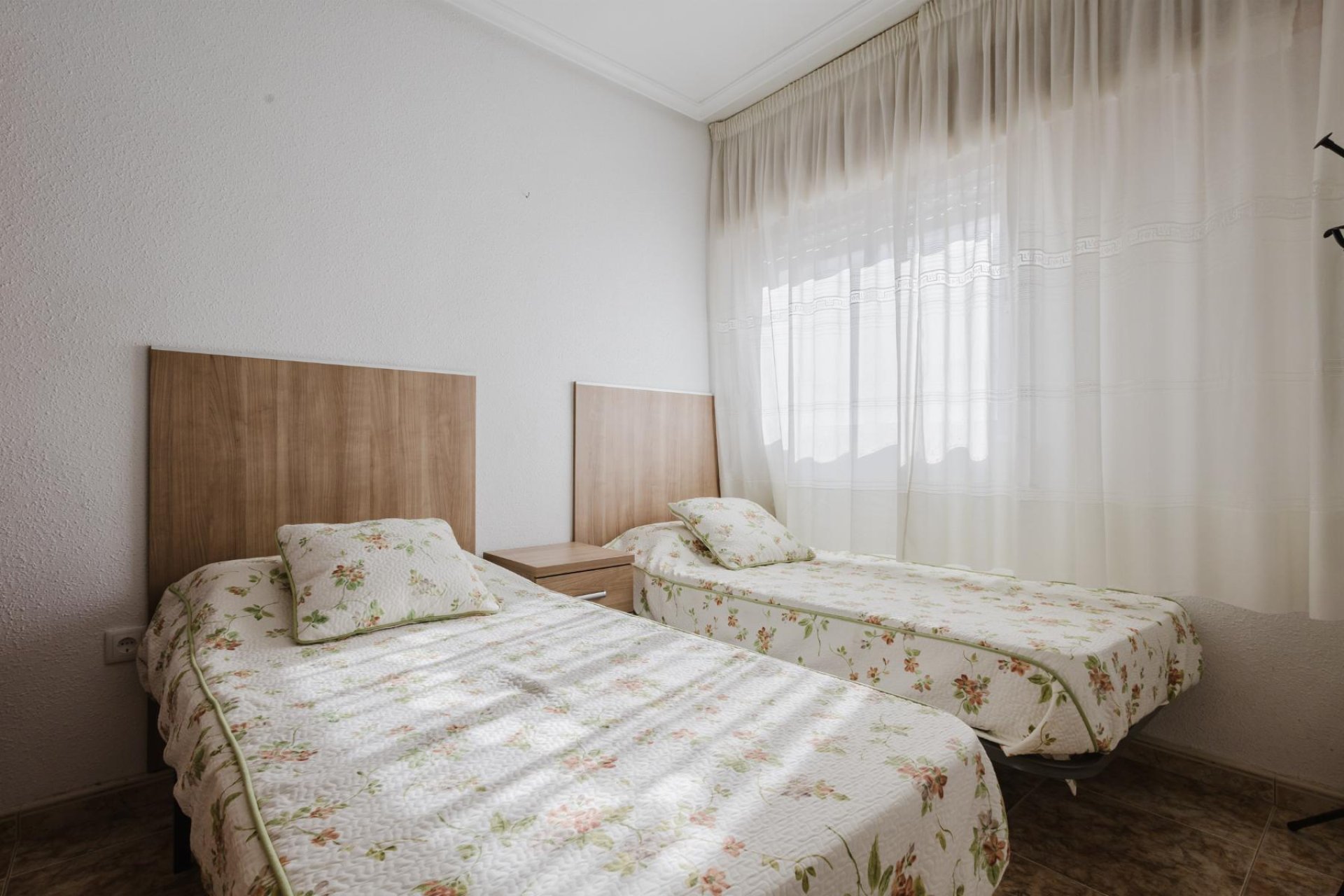 Resale - Apartamento -
Torrevieja - Playa de los Naufragos