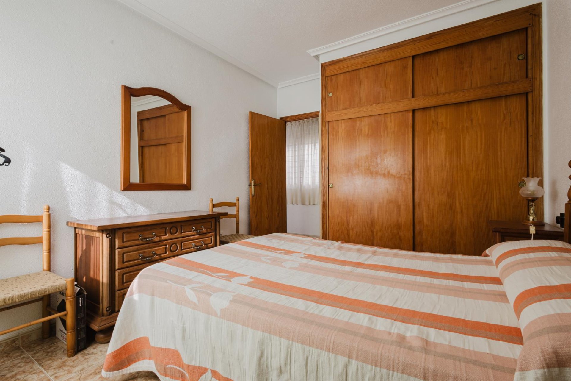 Resale - Apartamento -
Torrevieja - Playa de los Naufragos