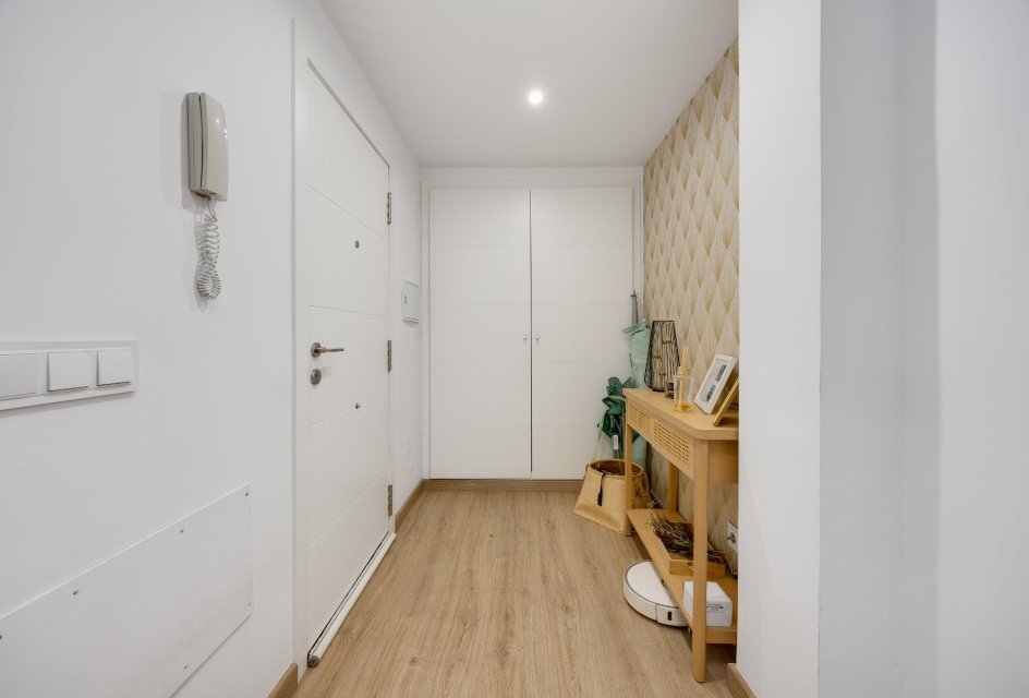 Resale - Apartamento -
Torrevieja - Playa de los Naufragos