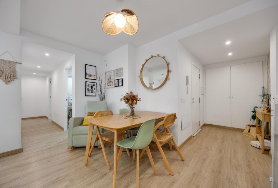Resale - Apartamento -
Torrevieja - Playa de los Naufragos