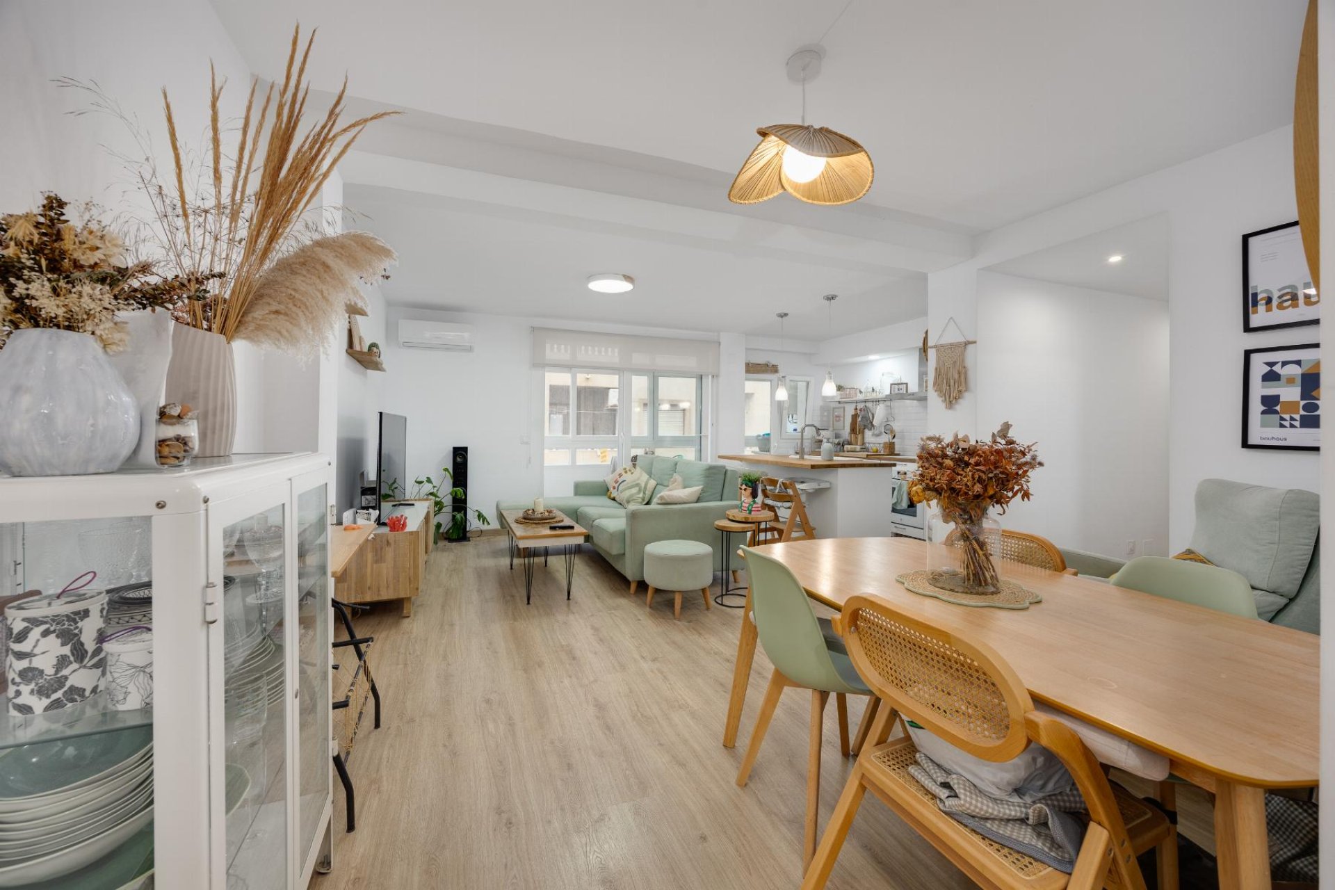 Resale - Apartamento -
Torrevieja - Playa de los Naufragos
