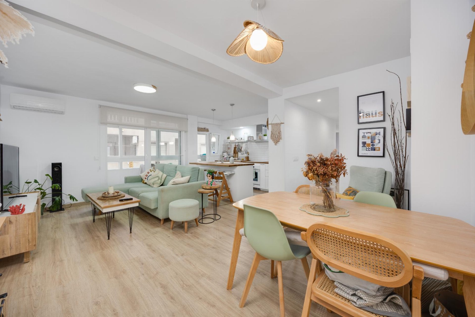 Resale - Apartamento -
Torrevieja - Playa de los Naufragos