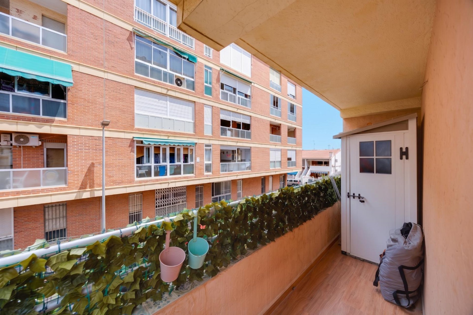Resale - Apartamento -
Torrevieja - Playa de los Naufragos