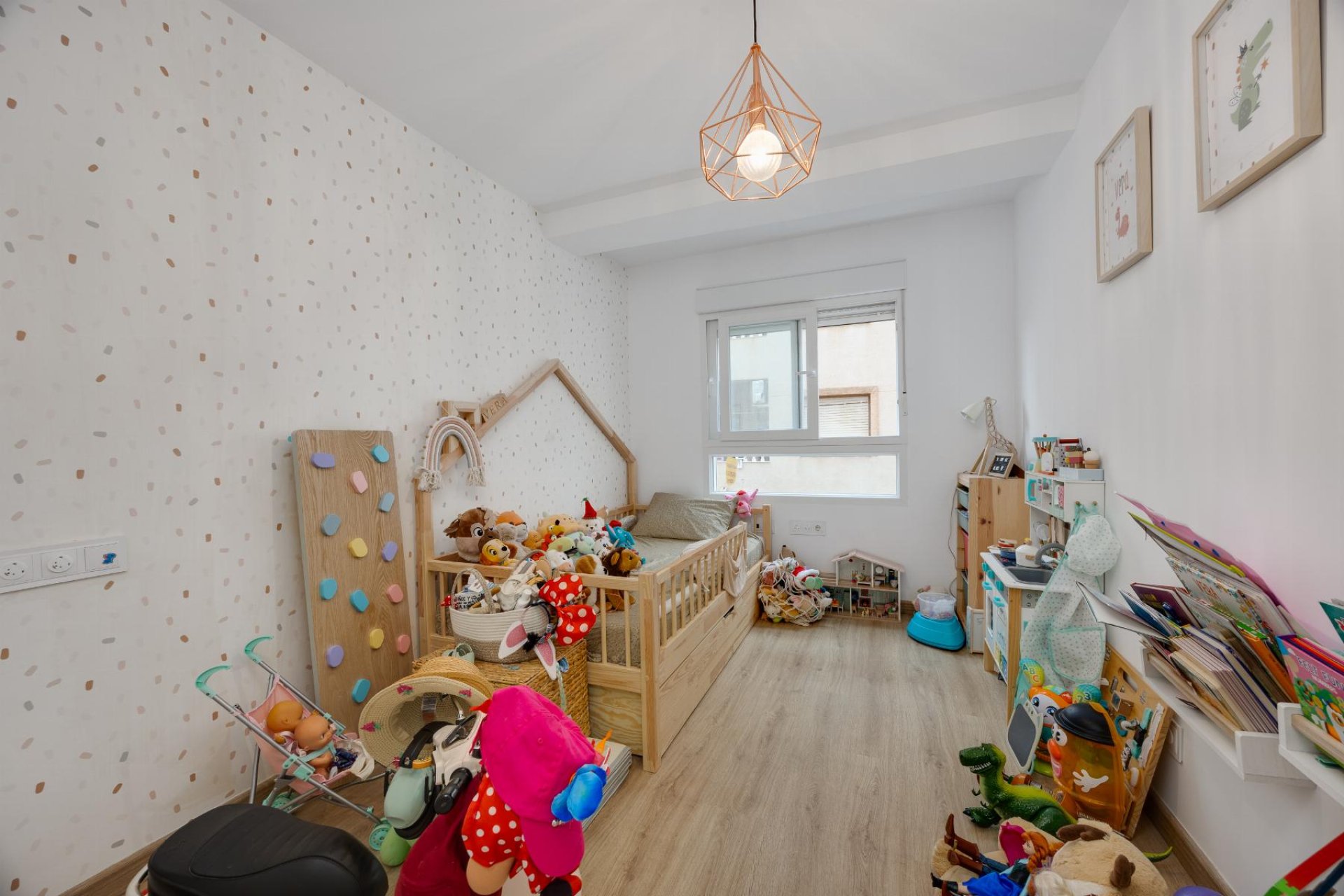 Resale - Apartamento -
Torrevieja - Playa de los Naufragos