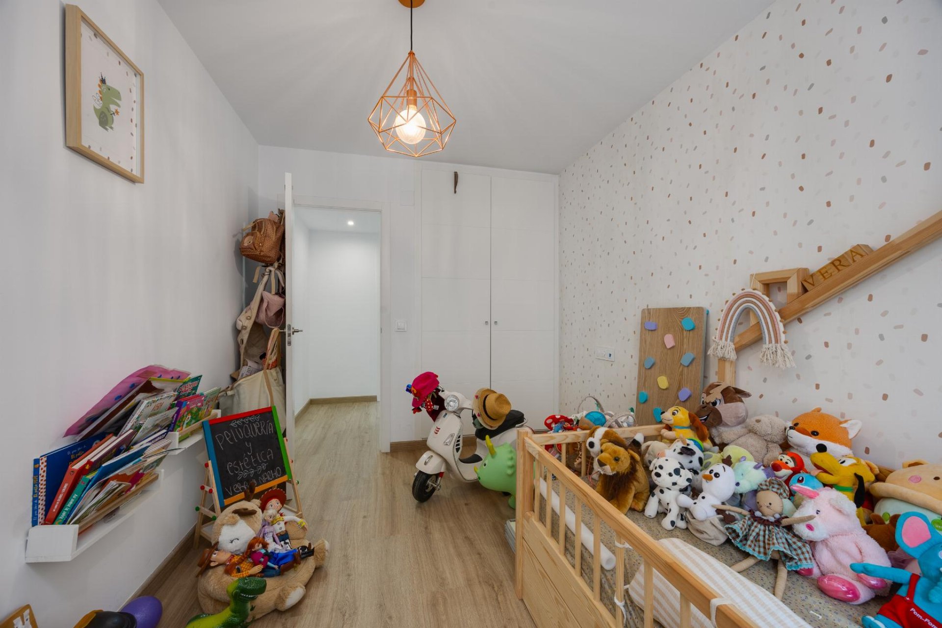 Resale - Apartamento -
Torrevieja - Playa de los Naufragos