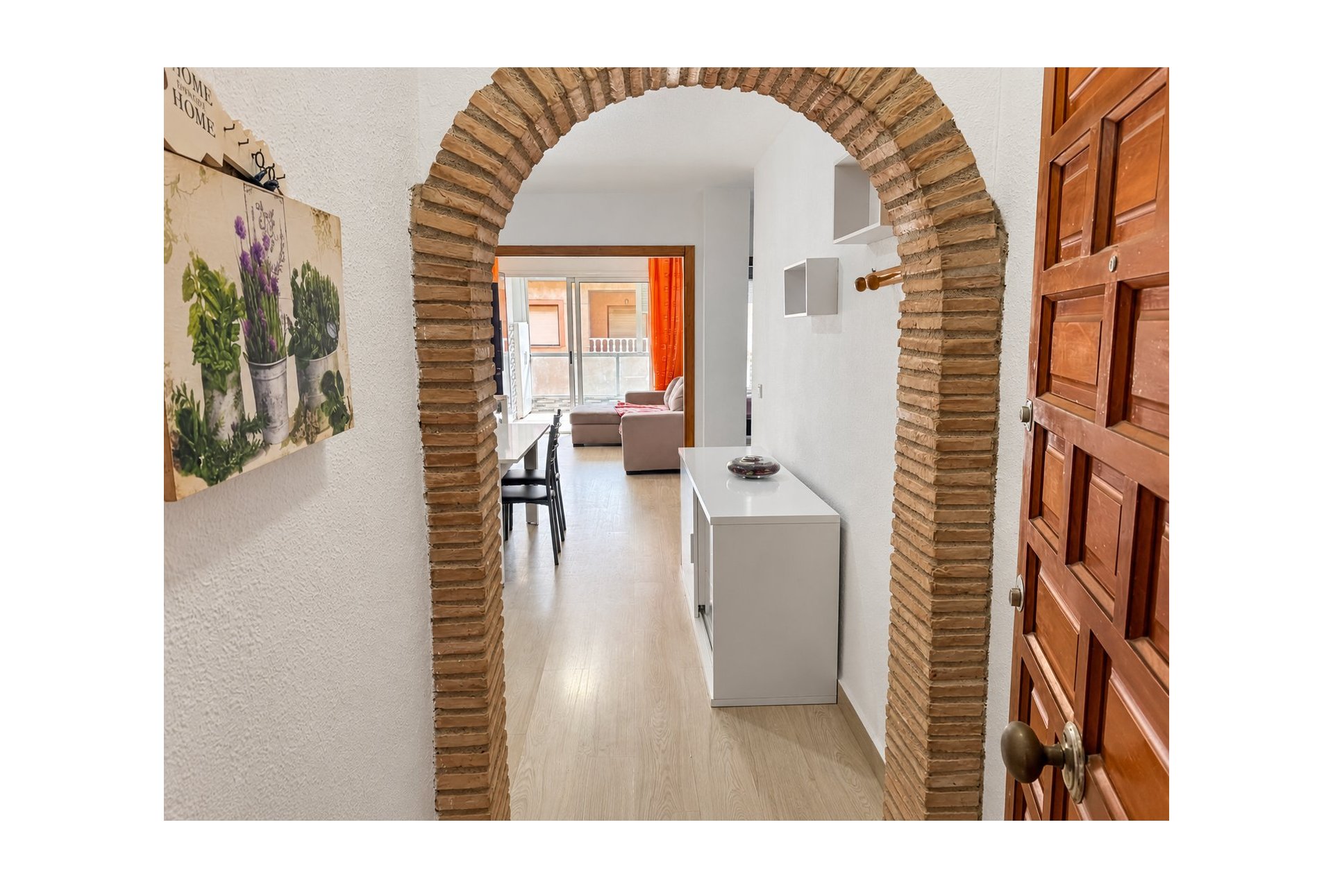 Resale - Apartamento -
Torrevieja - Playa de los Naufragos