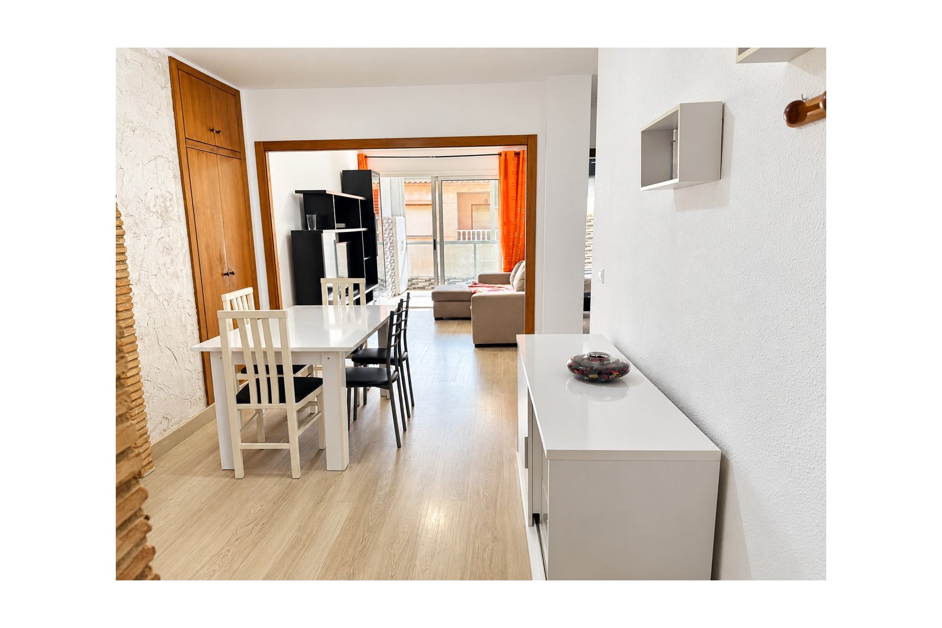 Resale - Apartamento -
Torrevieja - Playa de los Naufragos
