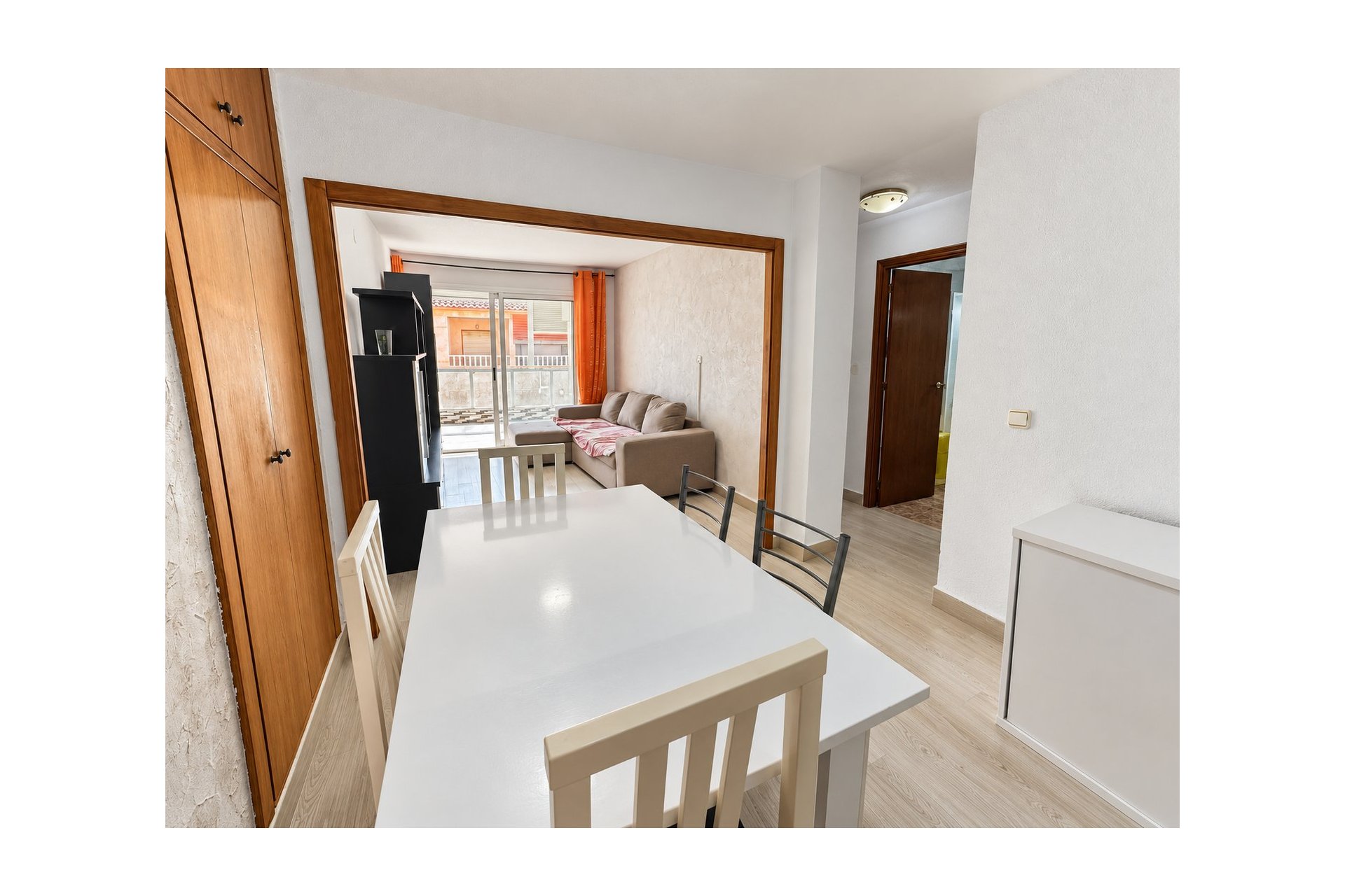 Resale - Apartamento -
Torrevieja - Playa de los Naufragos