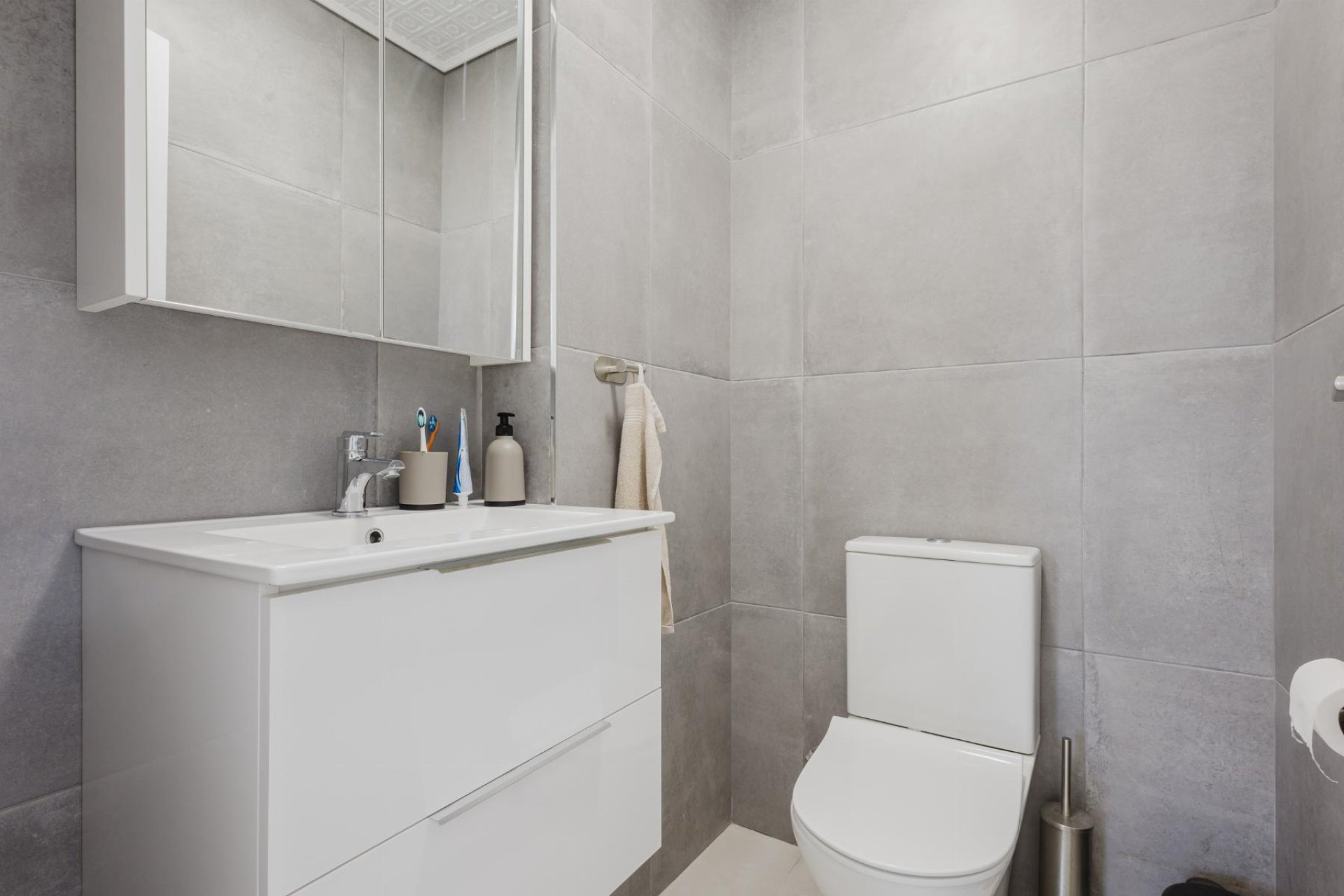 Resale - Apartamento -
Torrevieja - Playa del Acequión