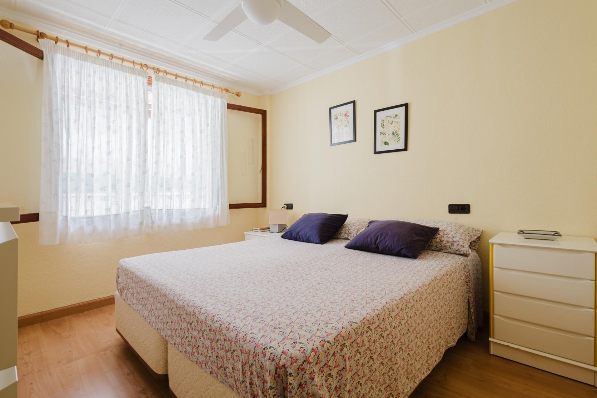 Resale - Apartamento -
Torrevieja - Playa del Acequión