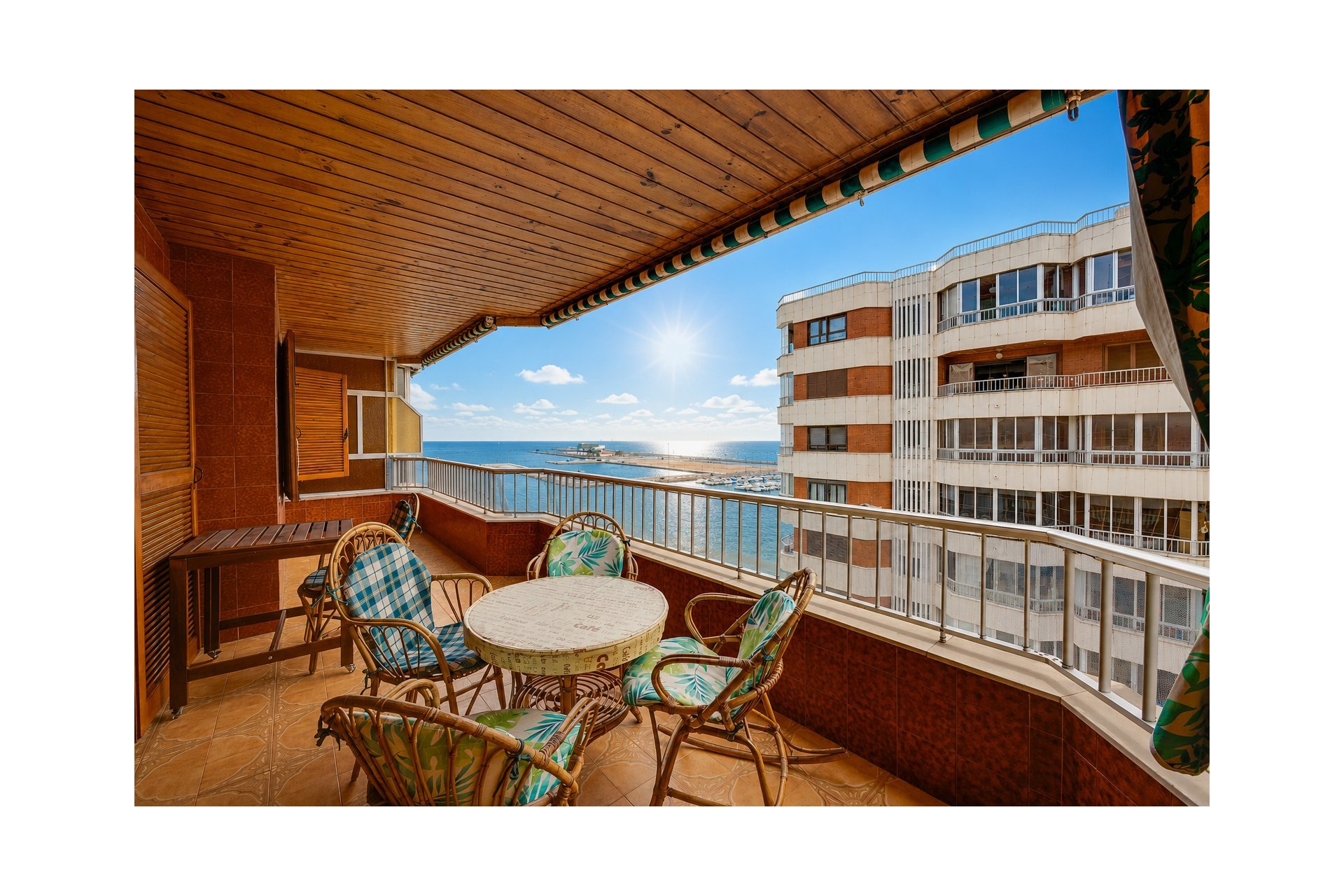 Resale - Apartamento -
Torrevieja - Playa del Acequión
