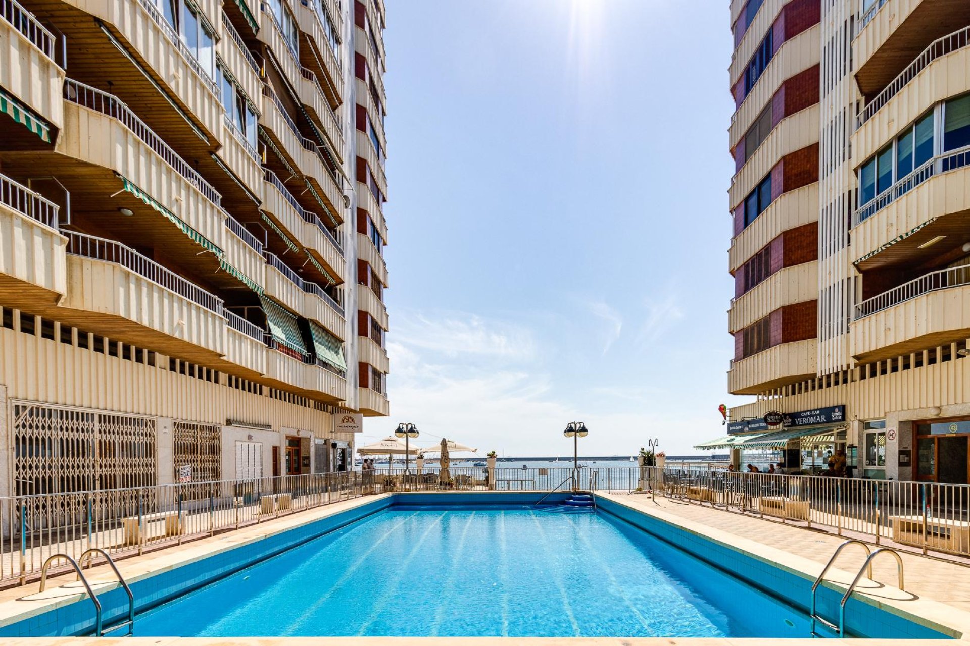 Resale - Apartamento -
Torrevieja - Playa del Acequión