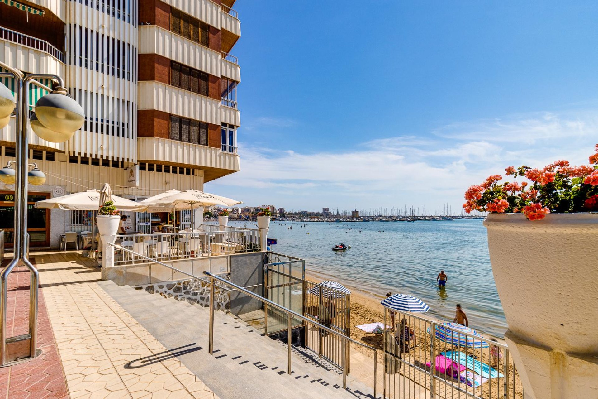 Resale - Apartamento -
Torrevieja - Playa del Acequión