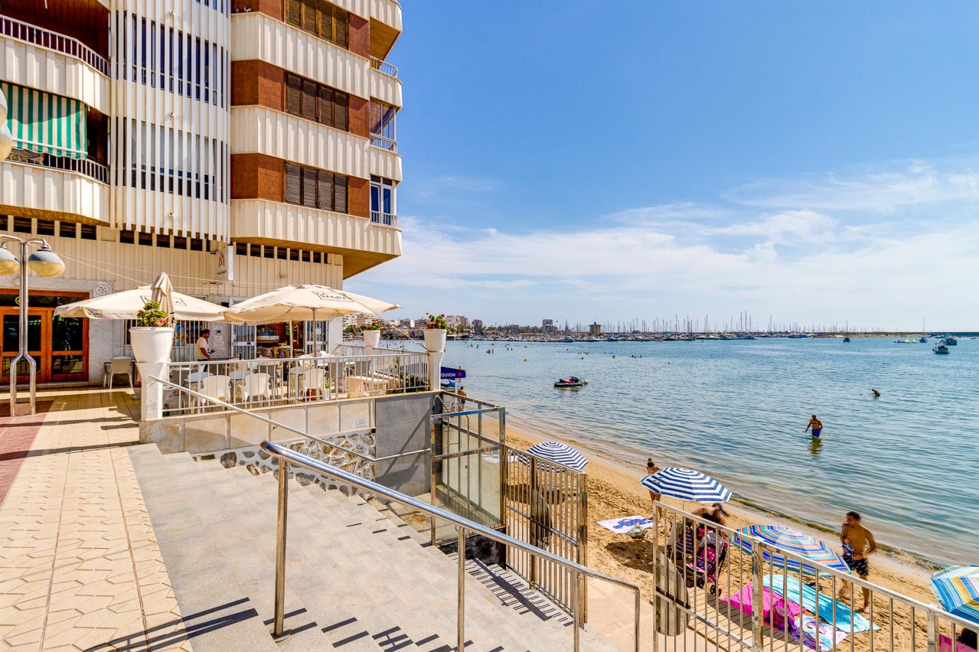 Resale - Apartamento -
Torrevieja - Playa del Acequión