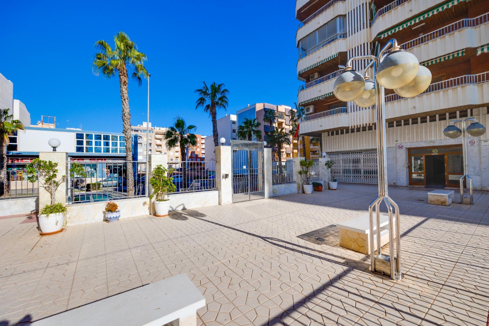 Resale - Apartamento -
Torrevieja - Playa del Acequión