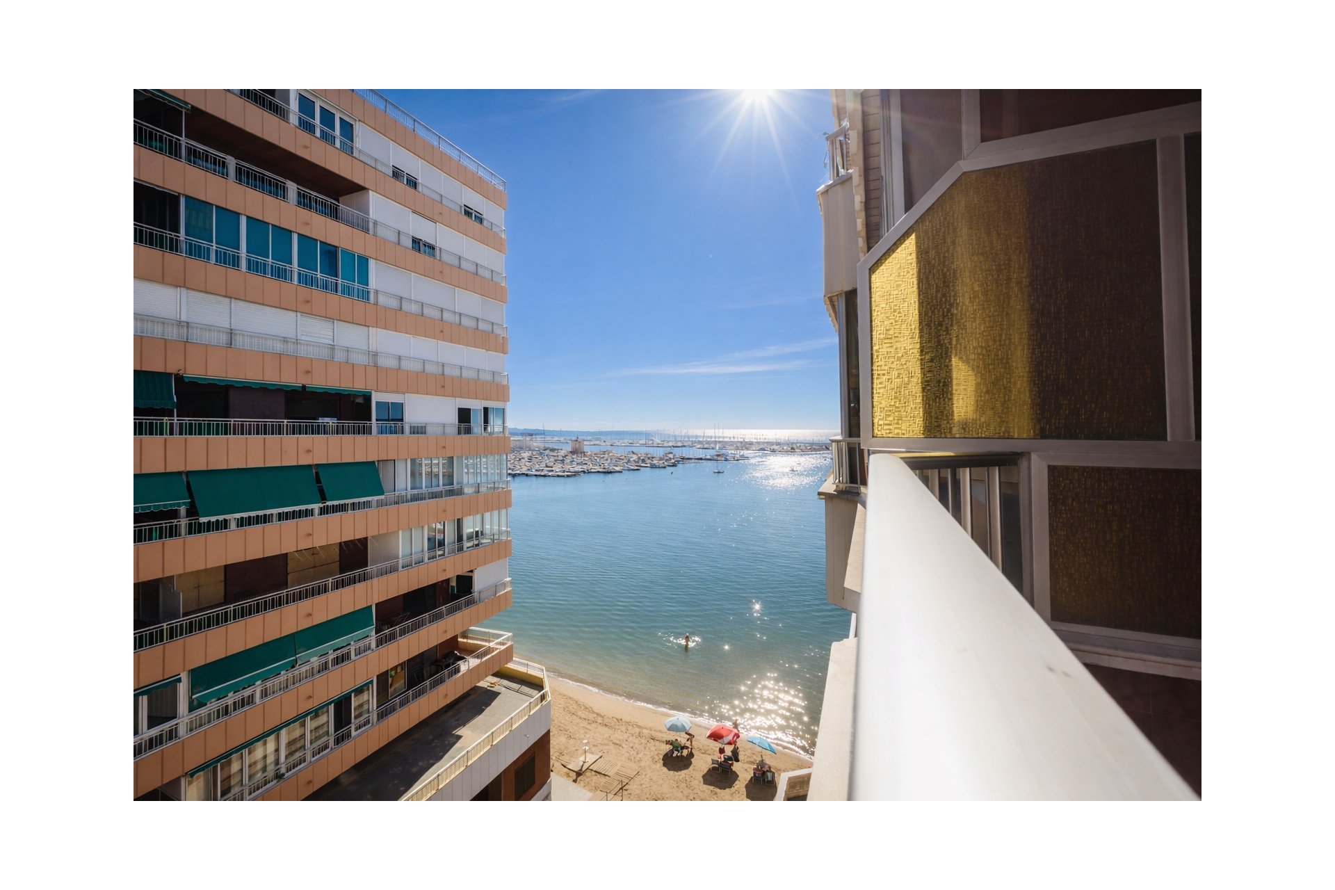 Resale - Apartamento -
Torrevieja - Playa del Acequión